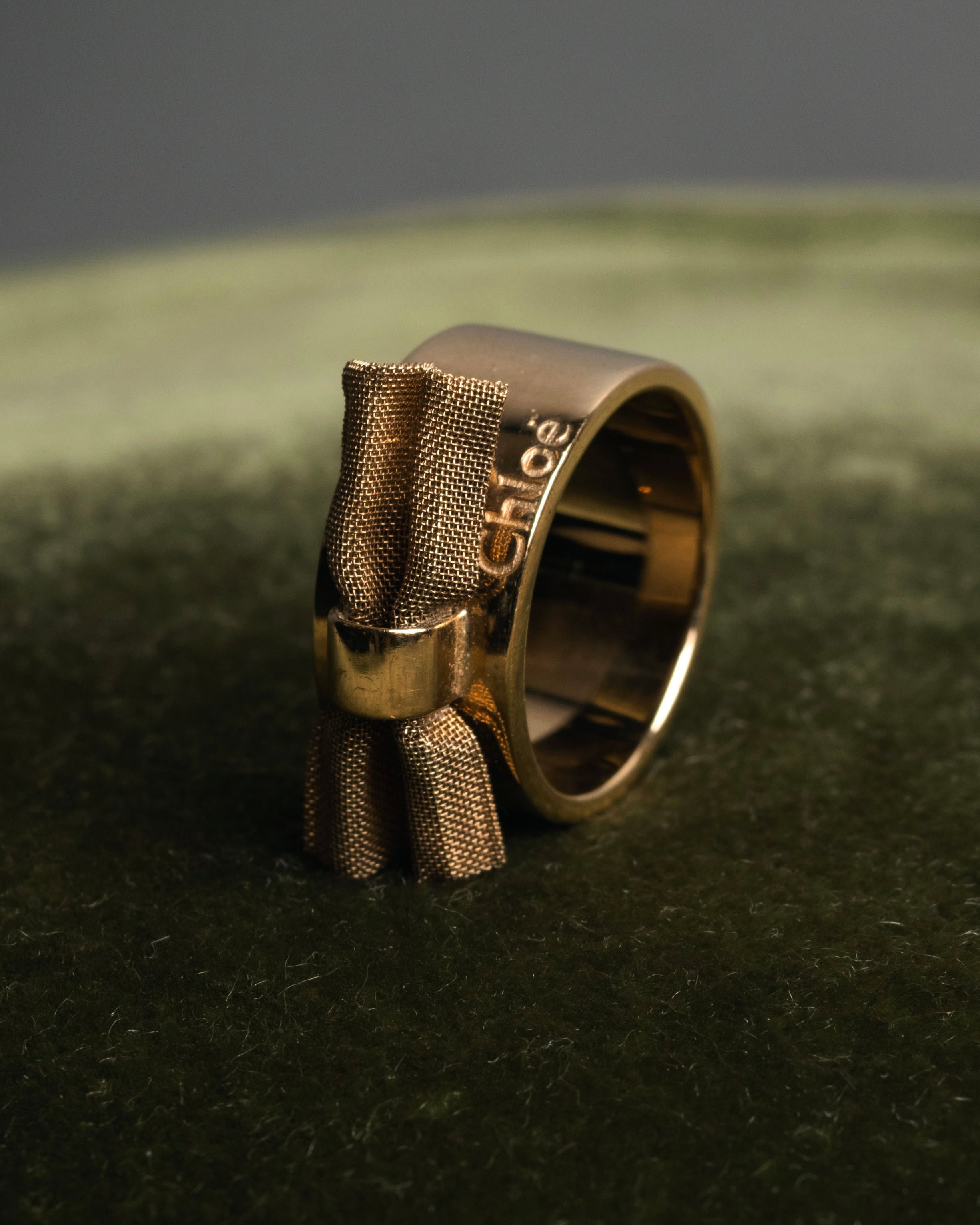 “Chloé” 2010’s mesh ribbon gold ring