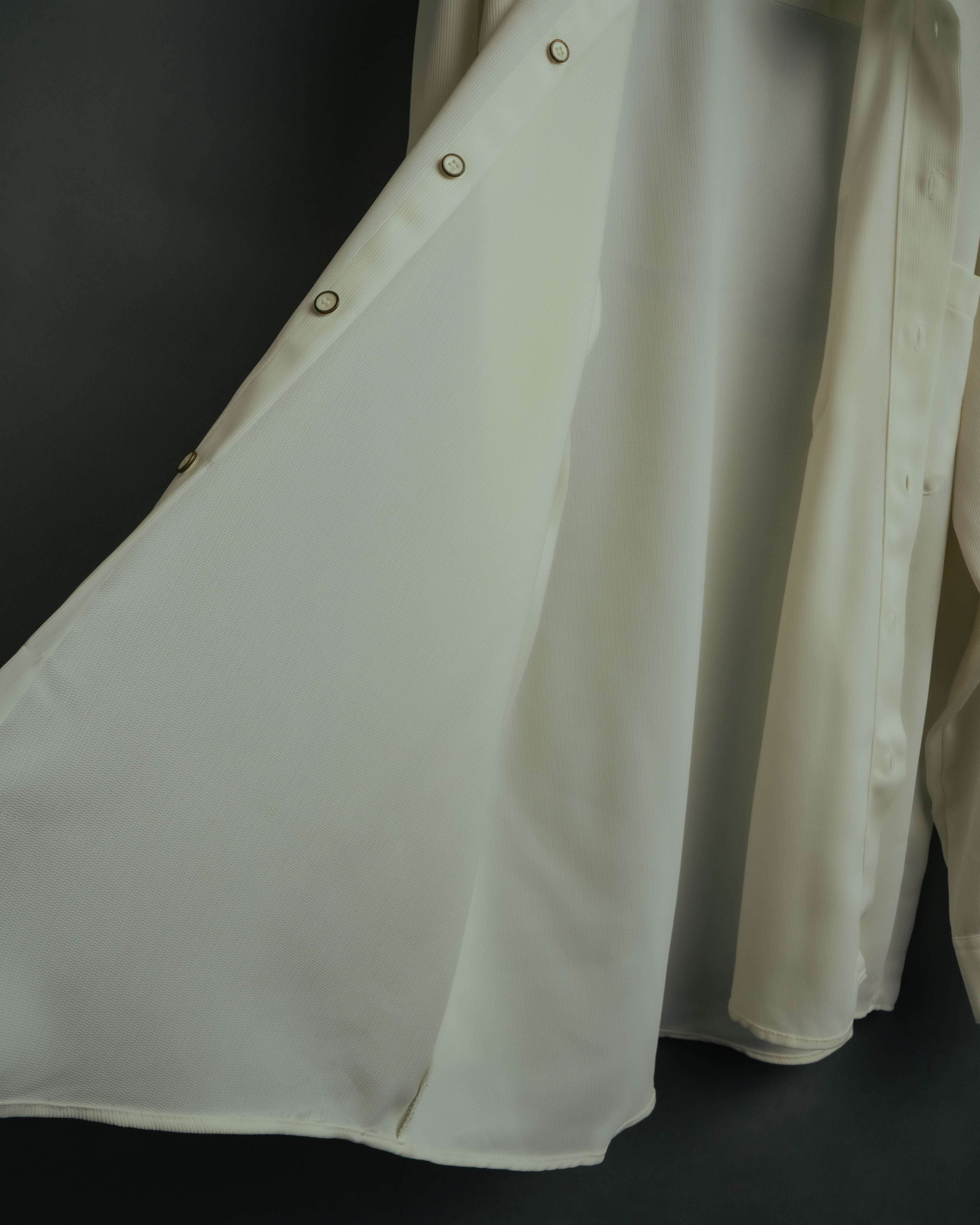 -MOOD Vintage Collections-
90’s Fine ridge ivory drape shirt