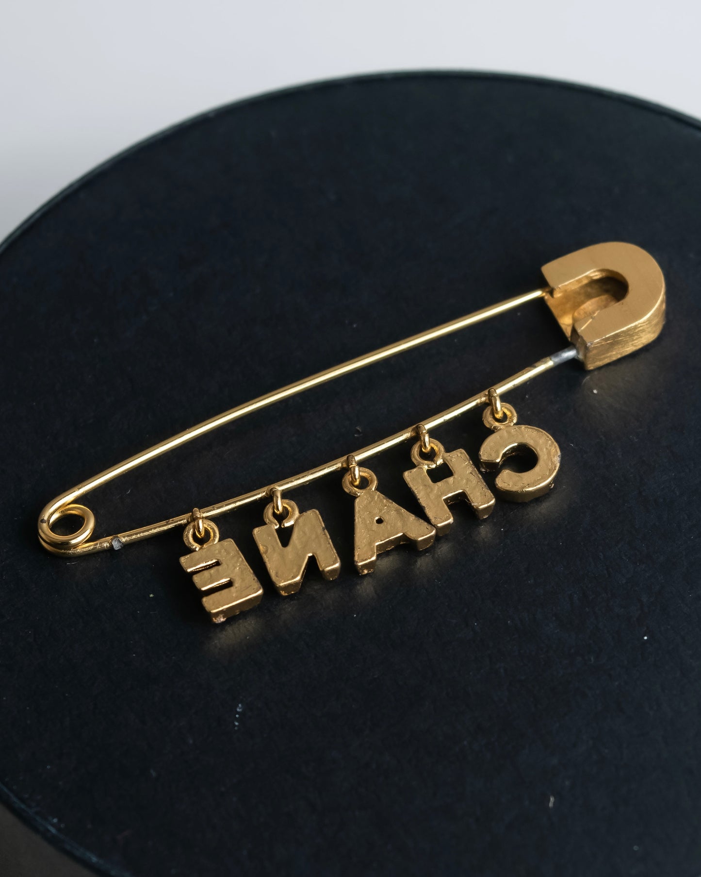 "CHANEL" Logo motif gold safety pin brooch