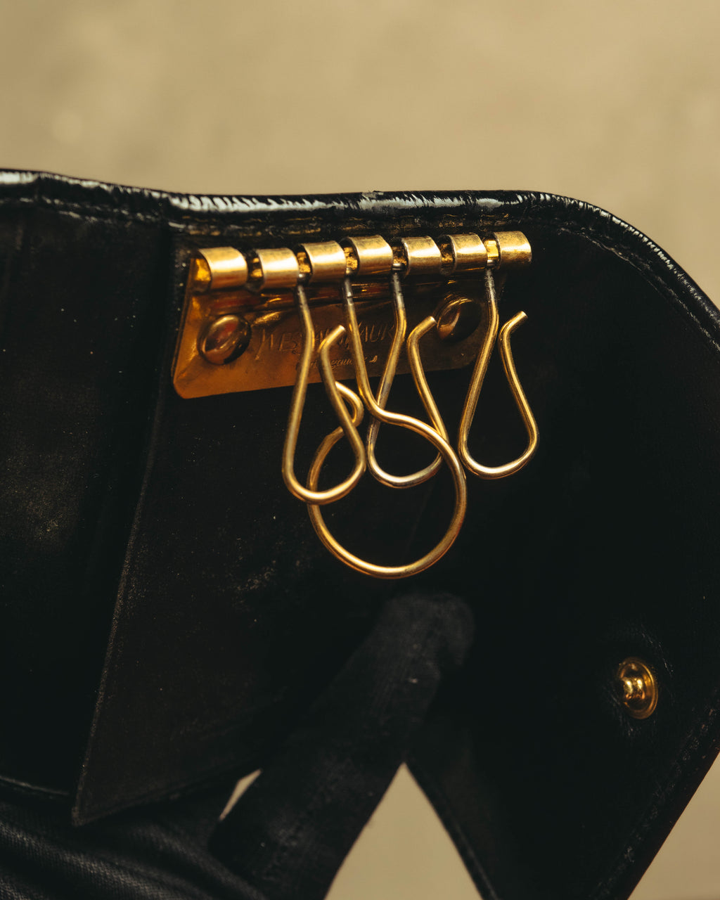 “Yves Saint Laurent” 00’s-10’s Y-Mail patent leather key case