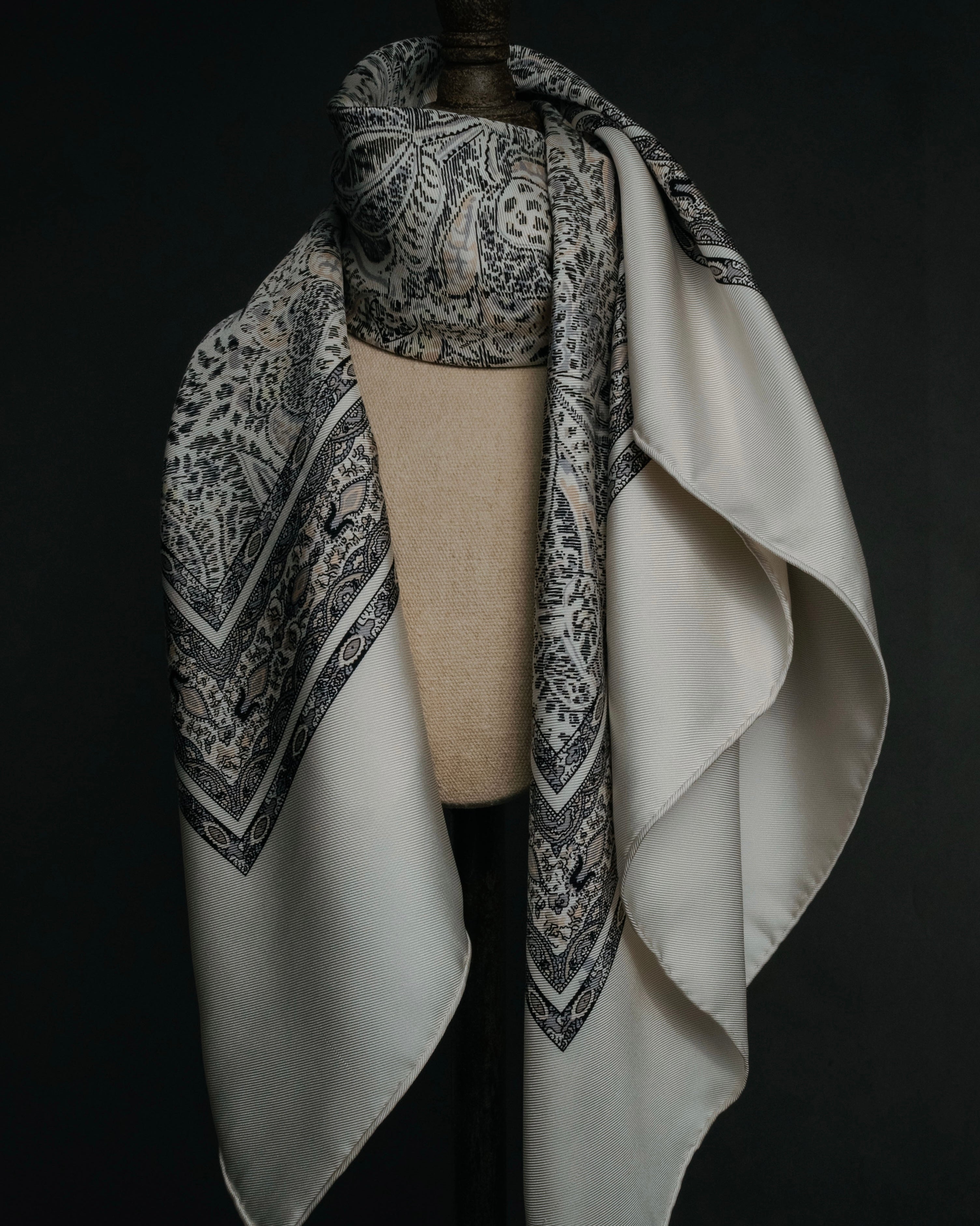 “HERMES” 1995–2005 Paisley botanical silk twill carré scarf