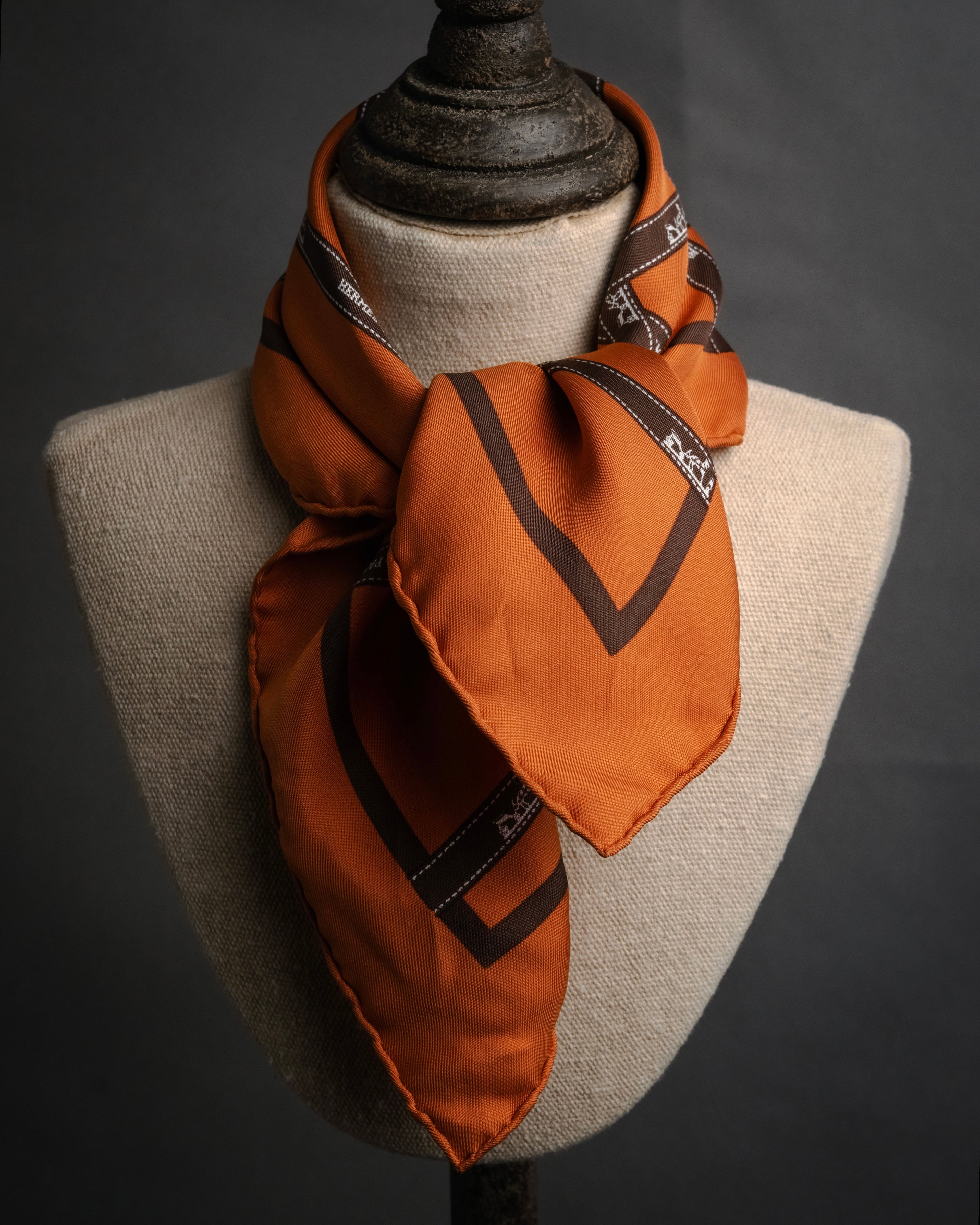 “HERMÈS” 2000-2010 Bolduc silk twill scarf