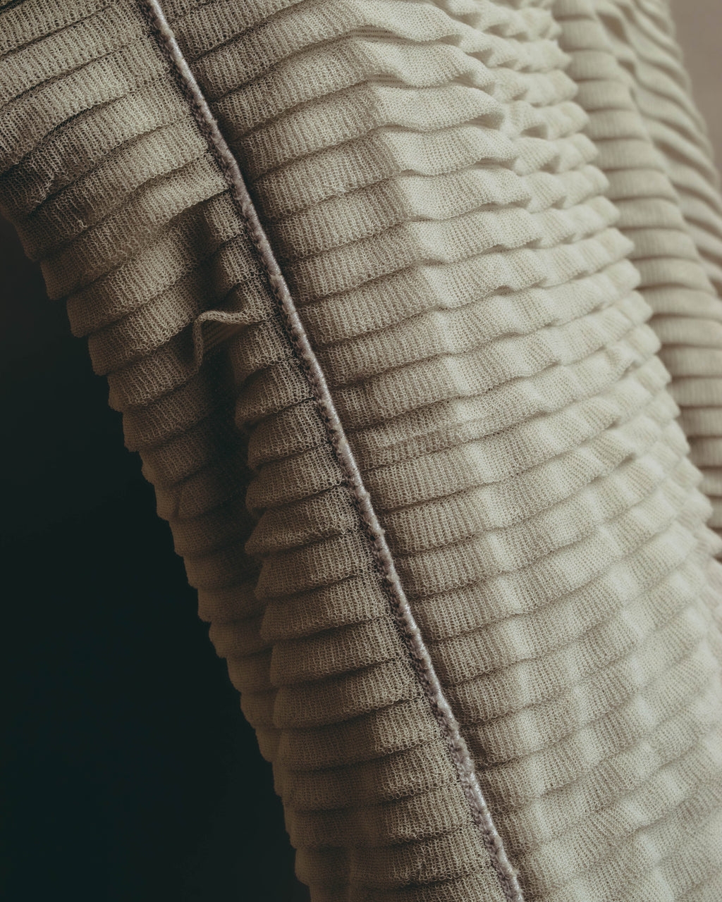 “GIORGIO ARMANI” 2000’s Textured wave knit vest