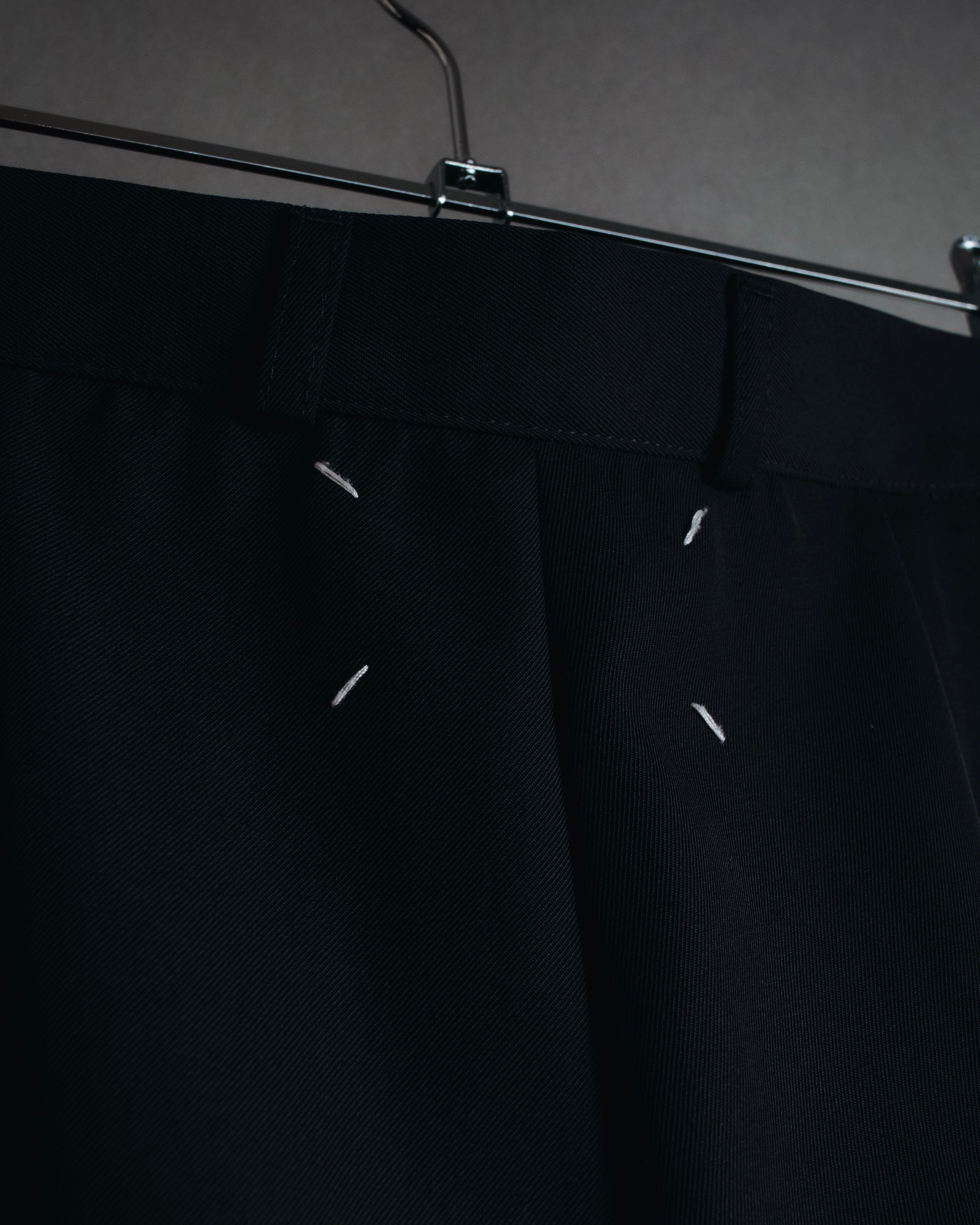 Pantalones de vestir ajustados con bolsillo de cremallera metálica de Maison Margiela 20AW