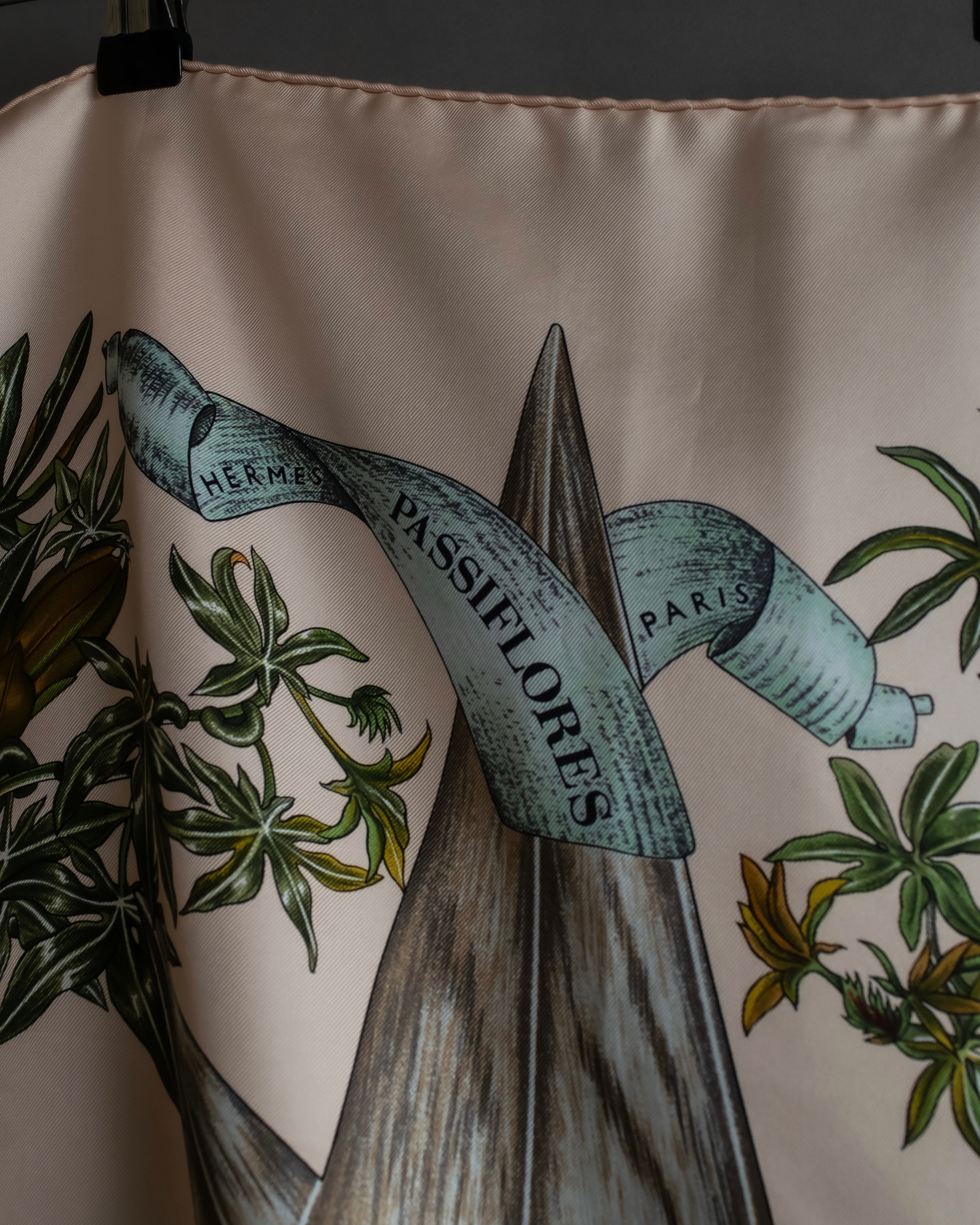 "HERMES" Passion flower print Carre 90 silk scarf