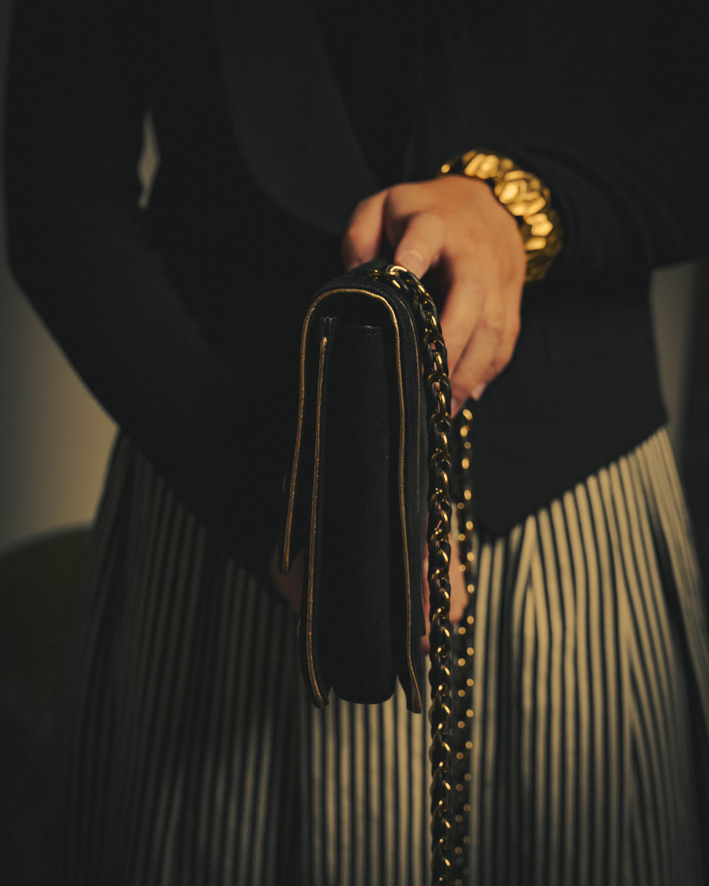 -SPECIAL- "Salvatore Ferragamo" 10's Elegant suede chain shoulder bag