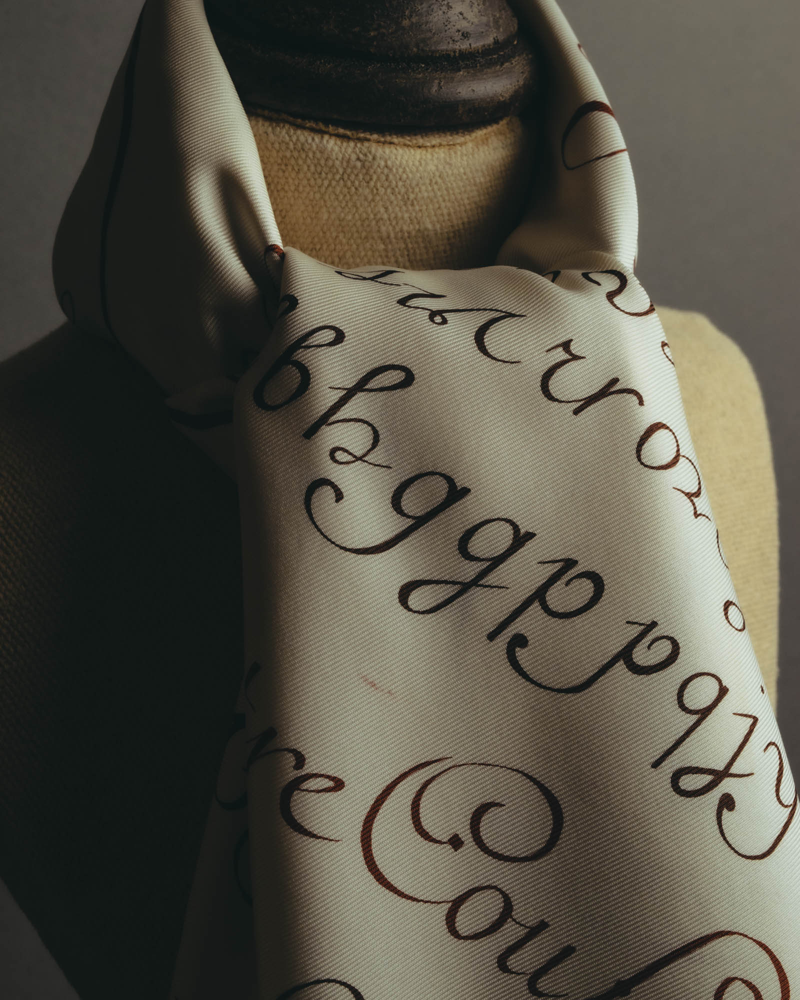 "Hermès" 90's Calligraphy print silk scarf