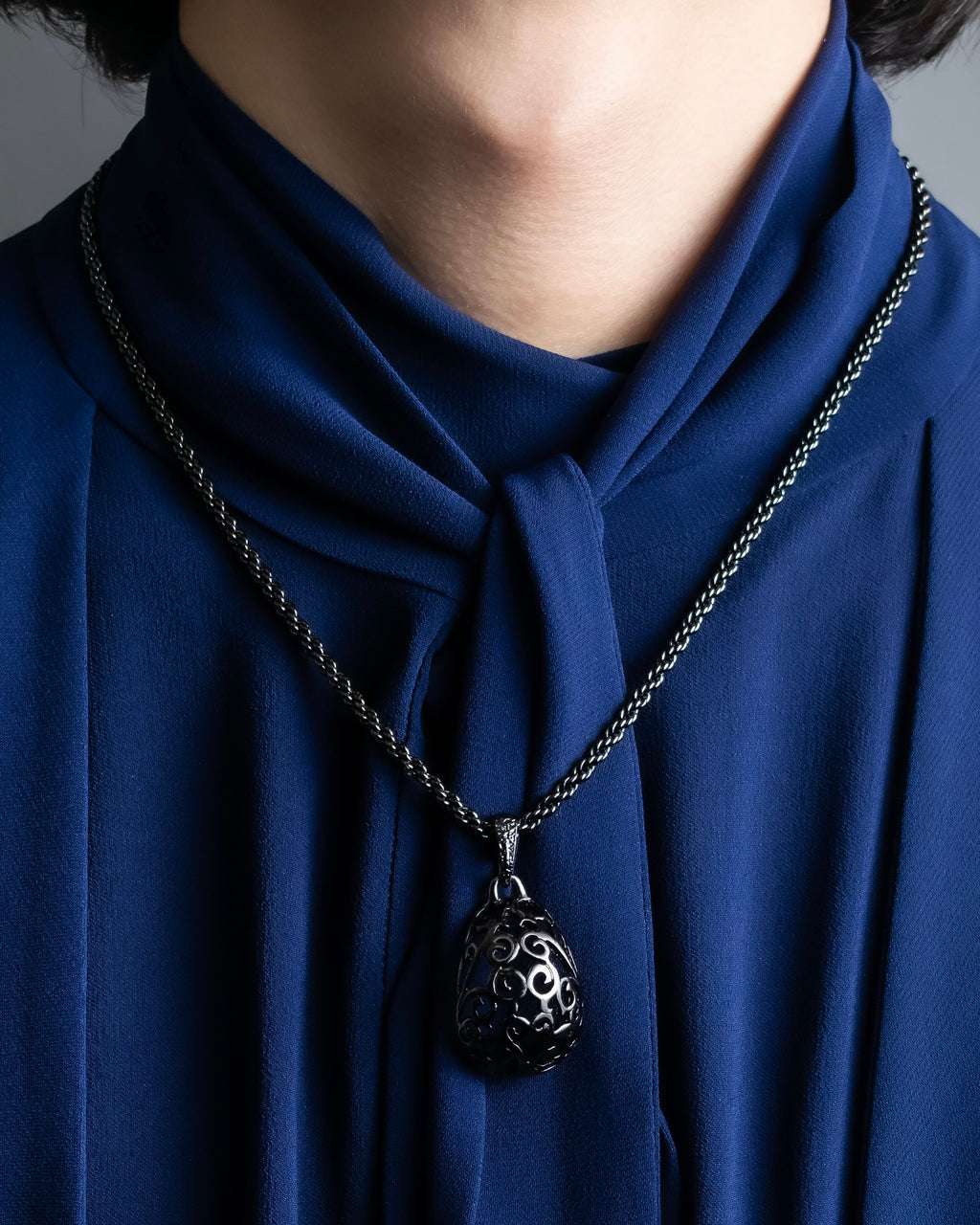 "YVES SAINT LAURENT" Elegant style arabesque pattern necklace