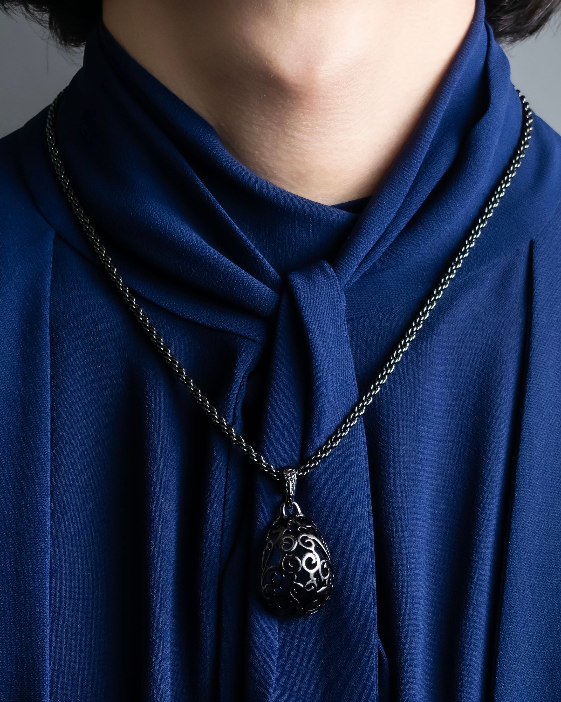 "YVES SAINT LAURENT" Elegant style arabesque pattern necklace