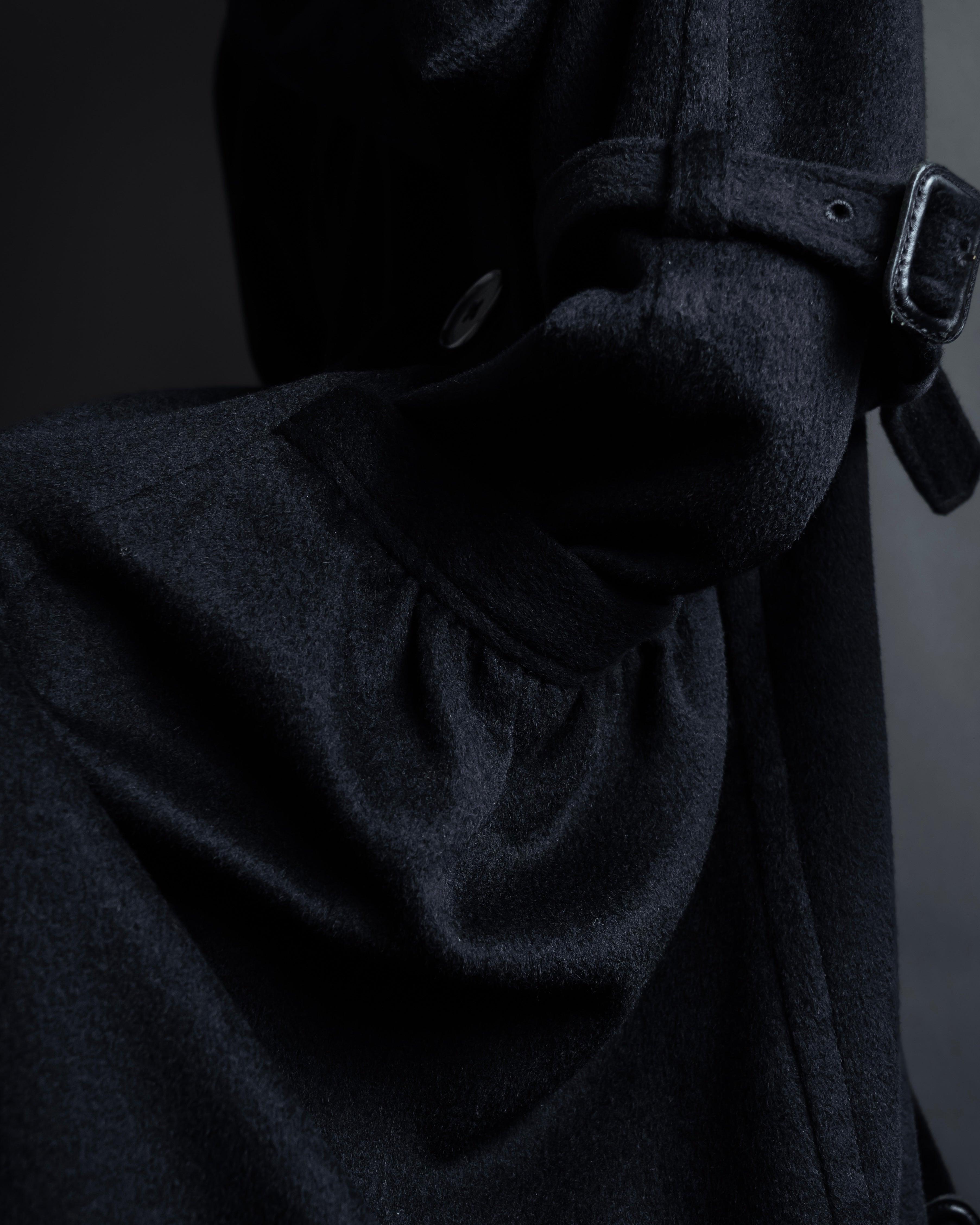 "TORUICHOU" Muffler-style collar military detail coat