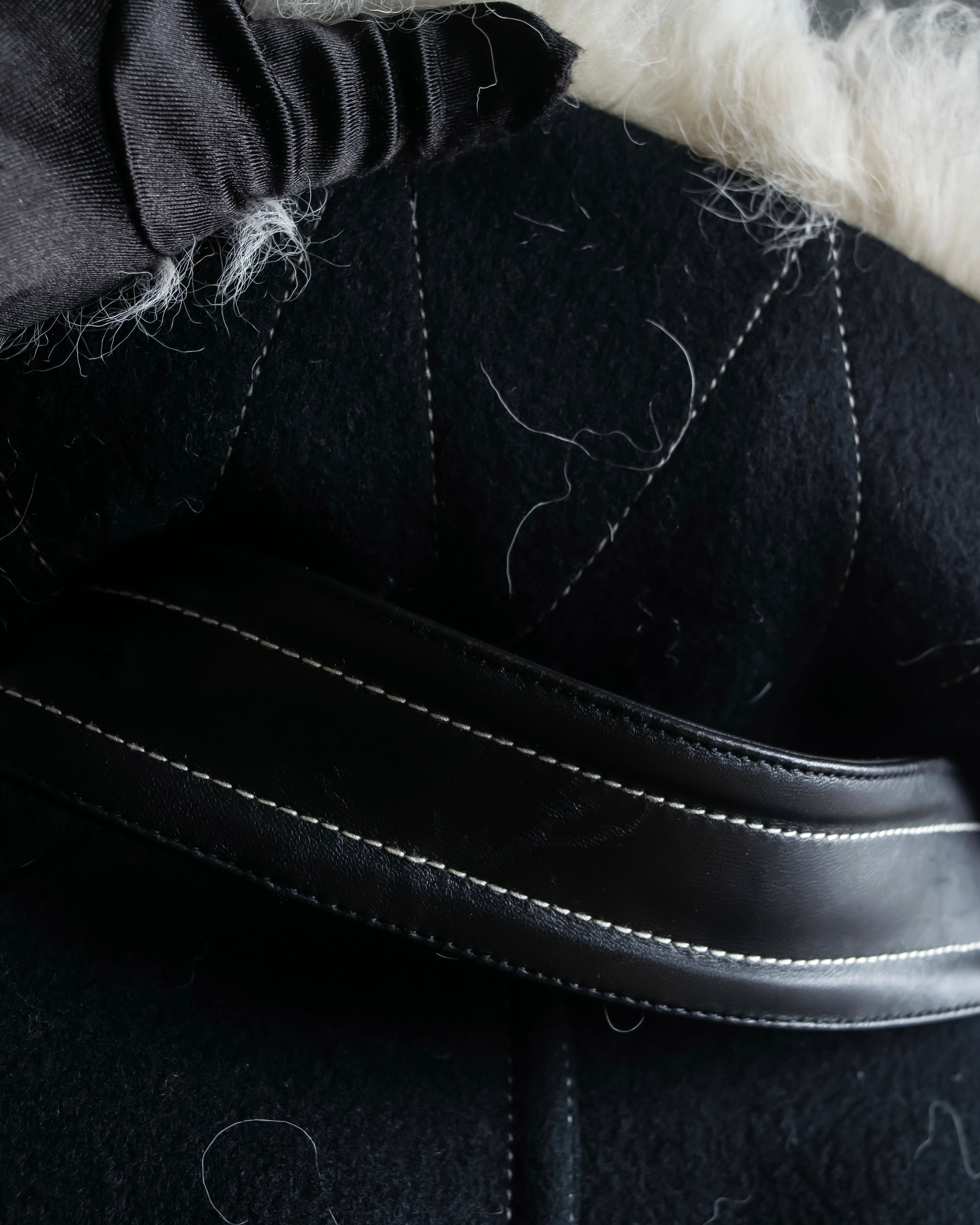 "HELMUT LANG" Fur collar belted long coat