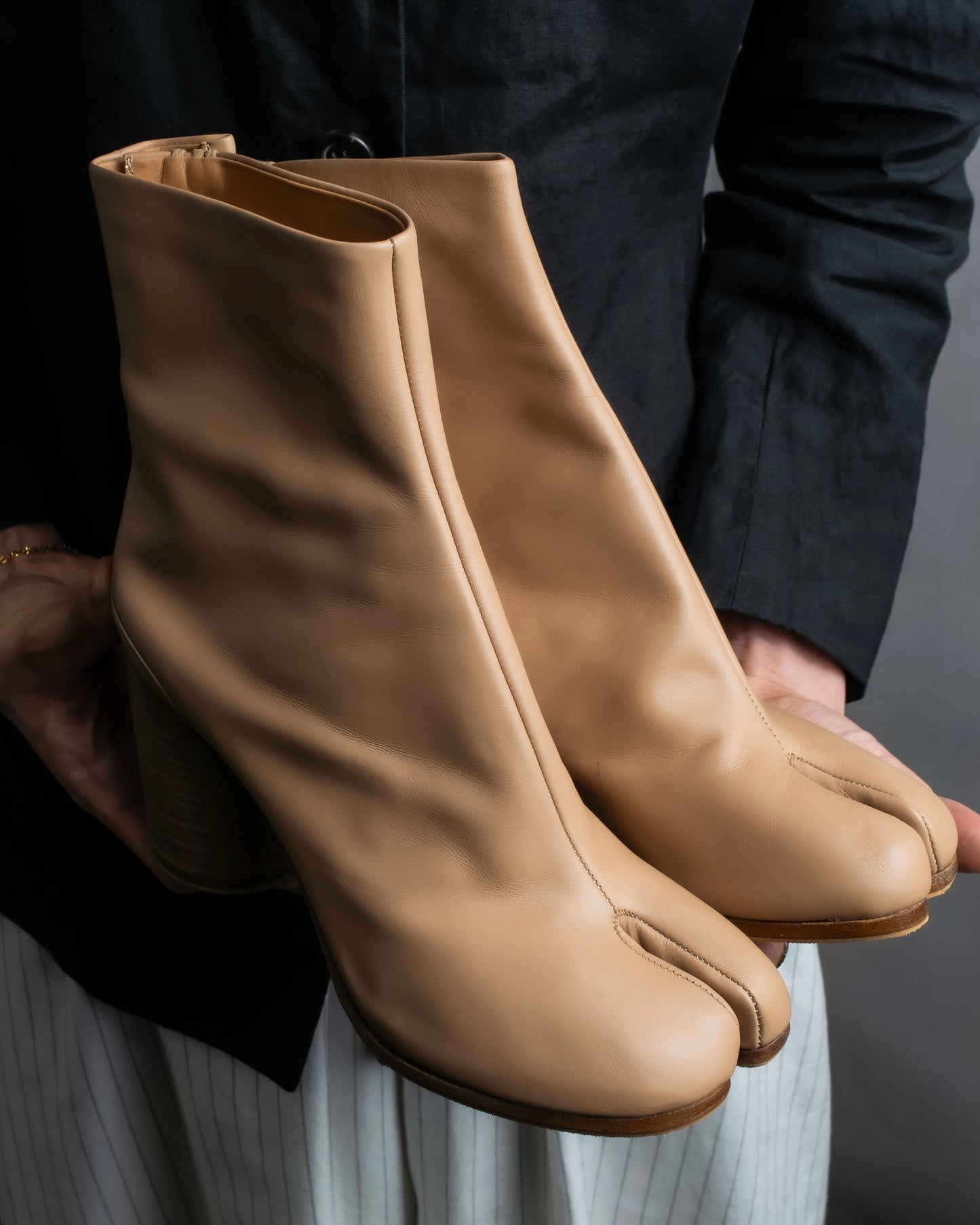 "MAISON MARGIELA" Calf leather beige color tabi boots