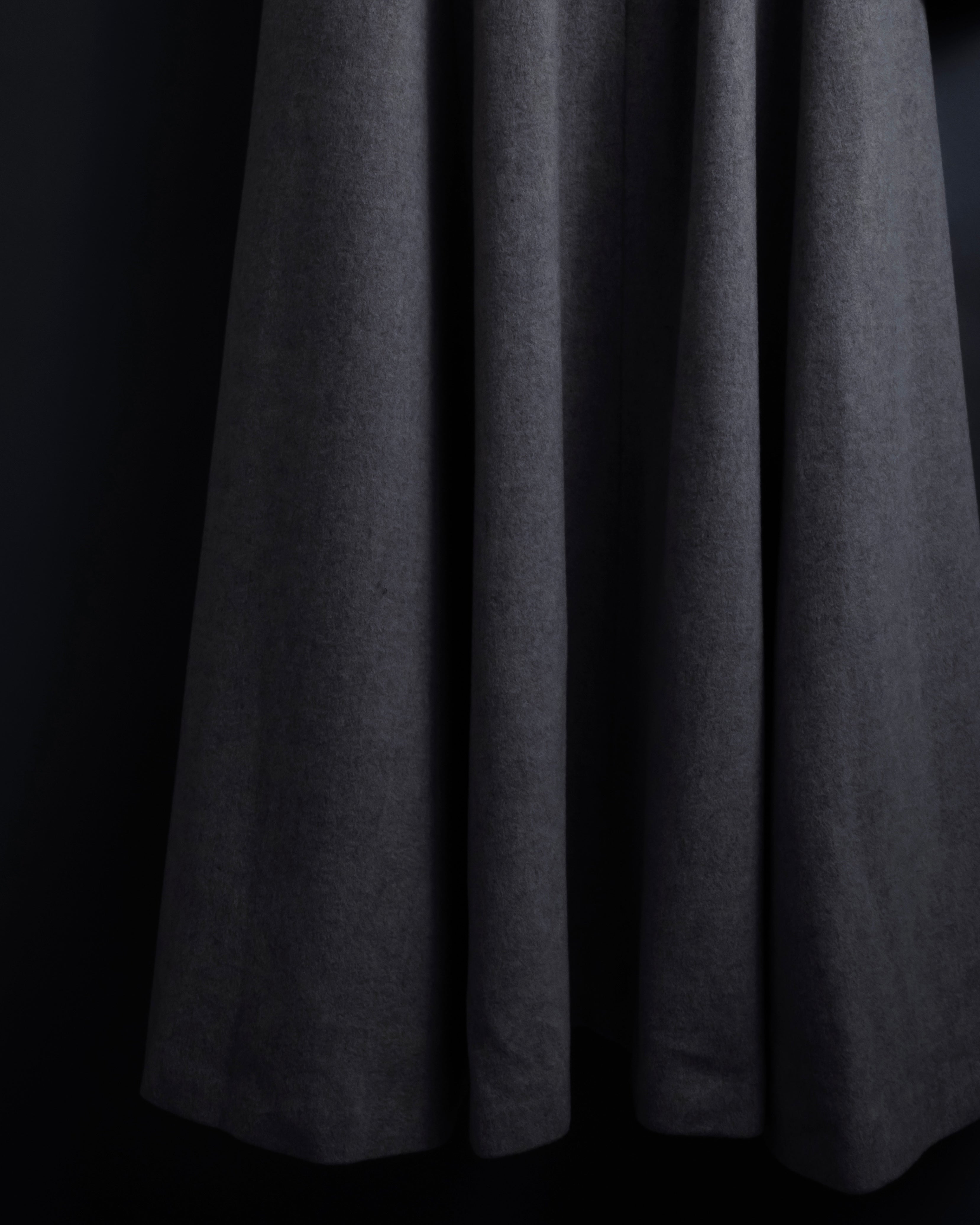 -SPECIAL- "JEAN PAUL GAULTIER"
90's-00's Waist shape A-line silhouette ecryu color super long coat