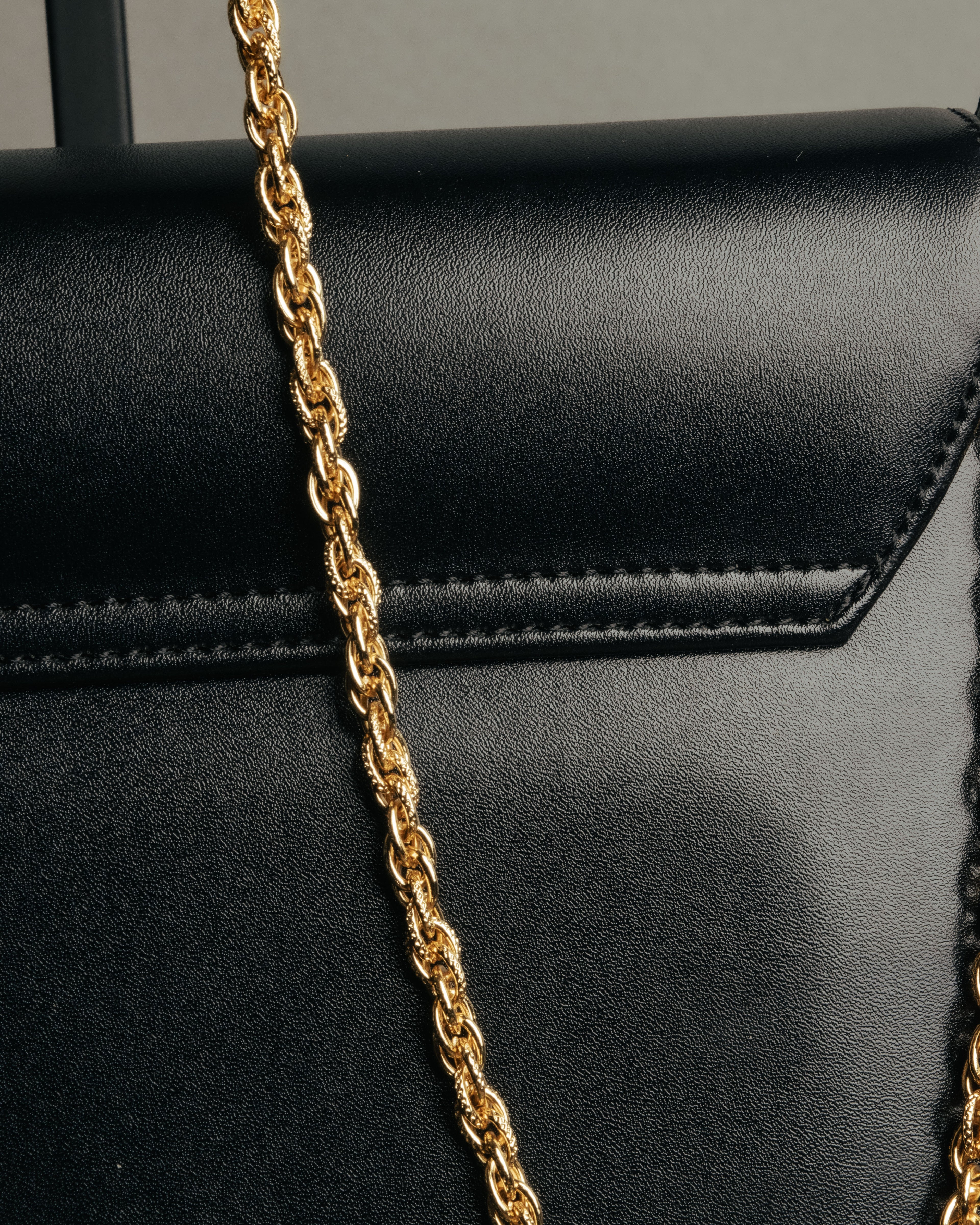 “VALENTINO CHRISTY” 80’s-90’s Pearl chain formal handbag