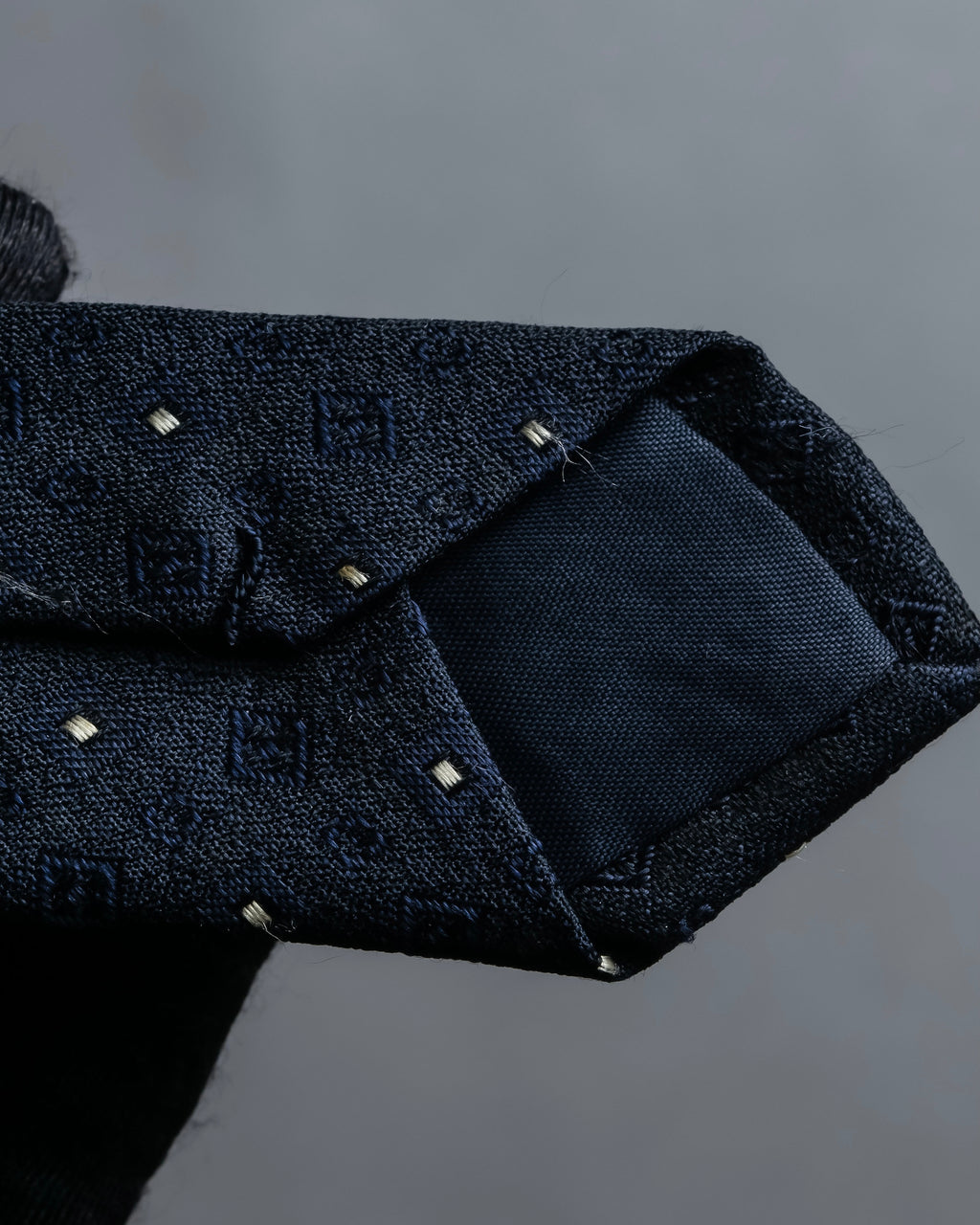 "COMME des GARCONS HOMME"
Square dot jacquard necktie