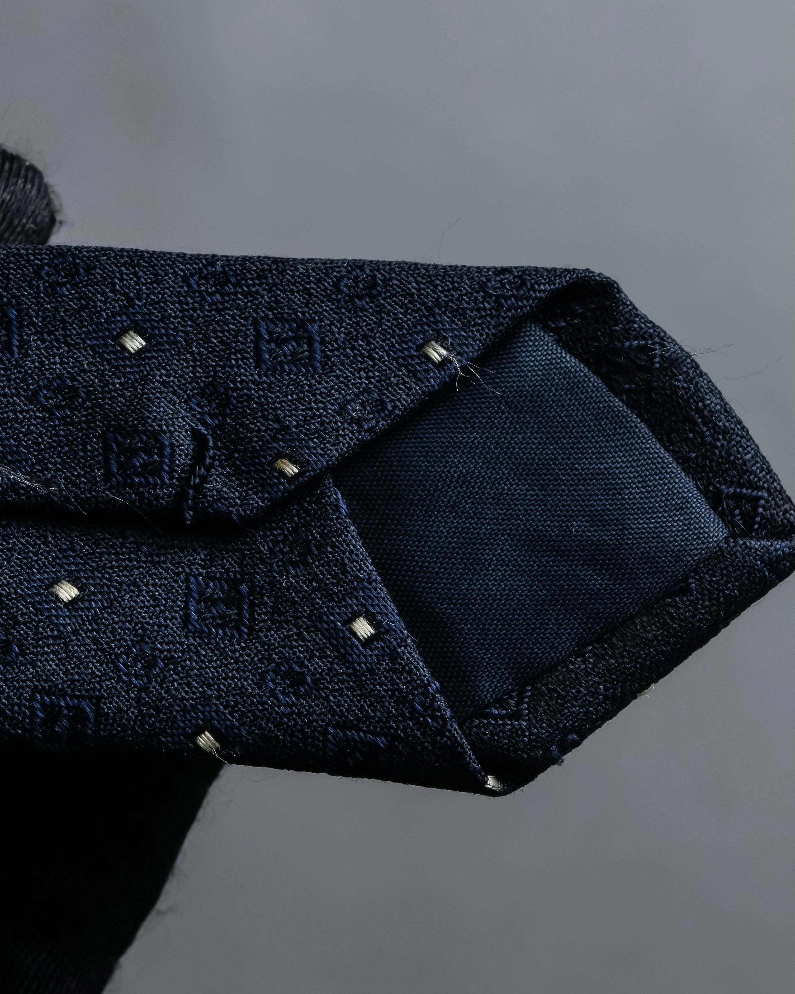 "COMME des GARCONS HOMME"
Square dot jacquard necktie