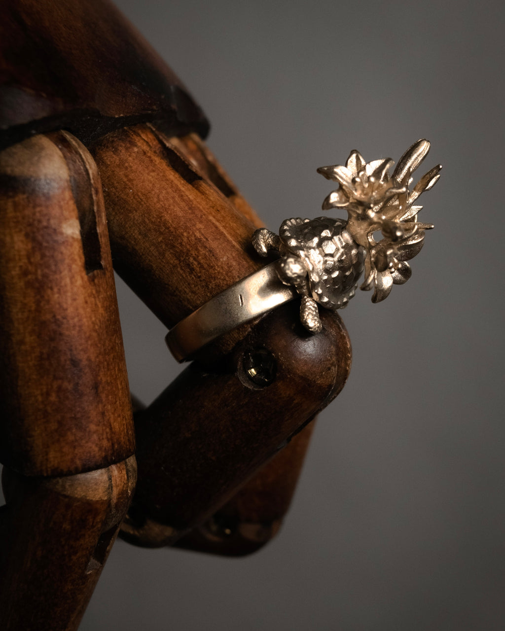 “DIOR” 2010’s sculptural turtle floral motif ring