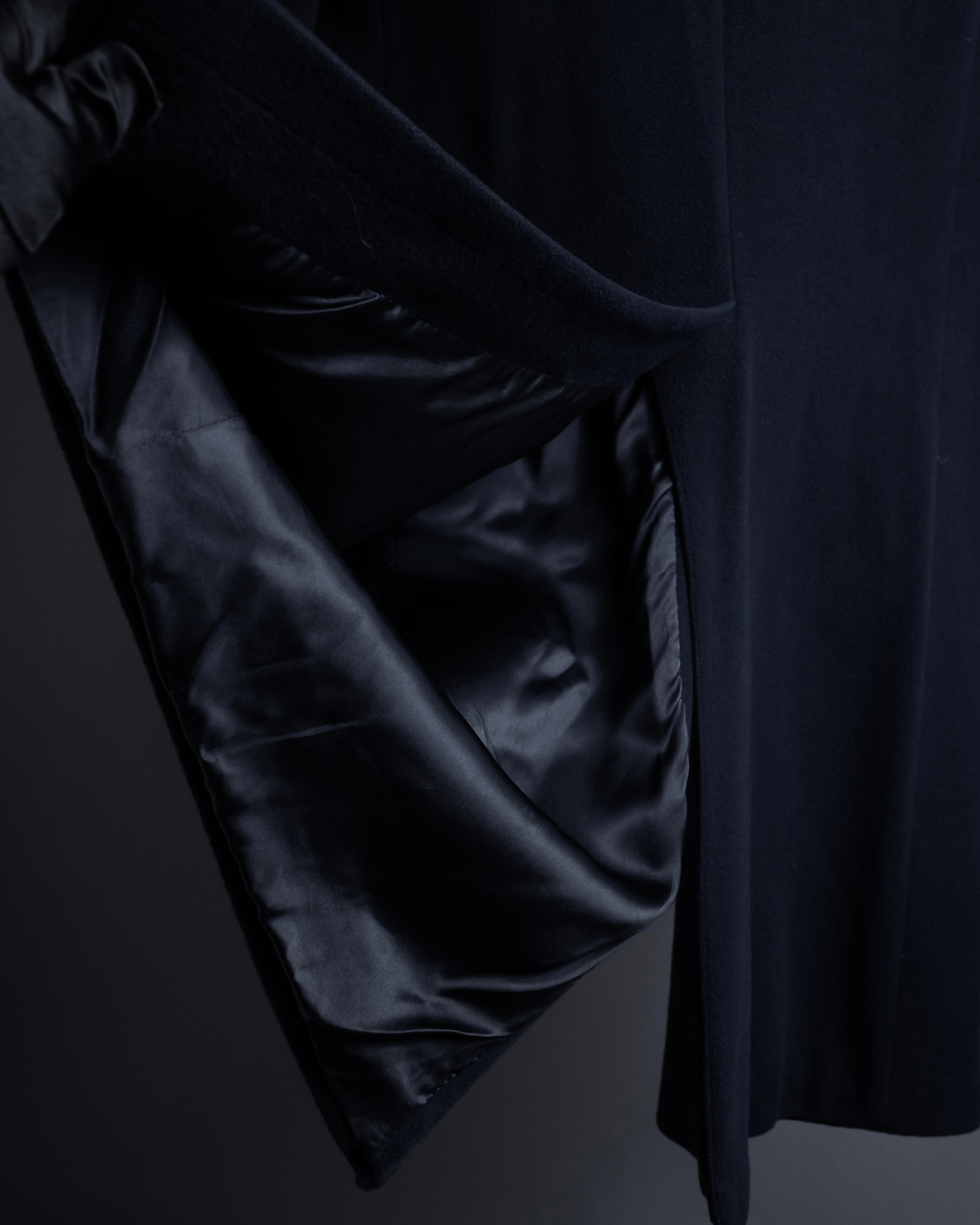 -SPECIAL- "BURBERRYS" 1980-1990's 
Classically tailored oversized 100% cashmere chester coat