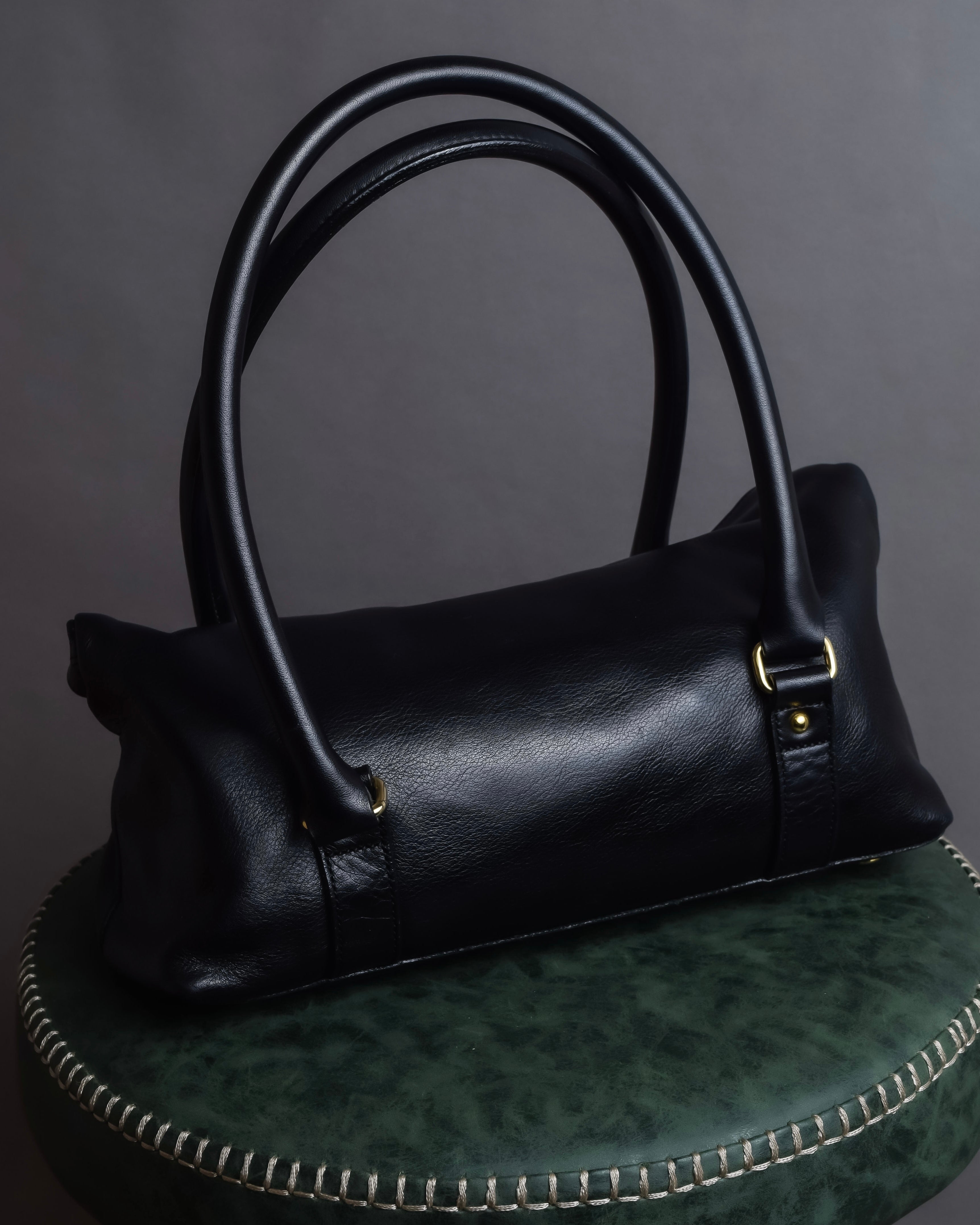 "ADMJ" Gold clasp grain leather shoulder bag