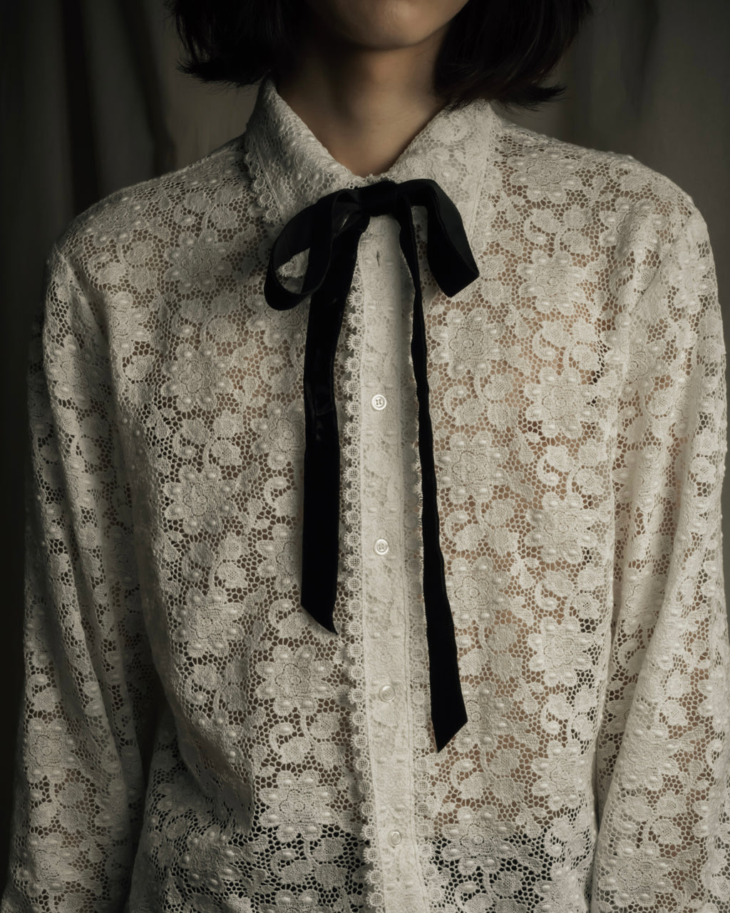 "GUCCI" Michele period floral lace design bow tie shirt