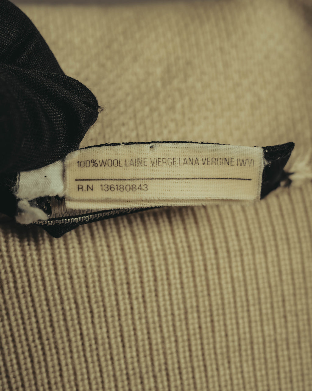 “Salvatore Ferragamo” 90’s-00’s Virgin wool raglan-sleeve cardigan jacket