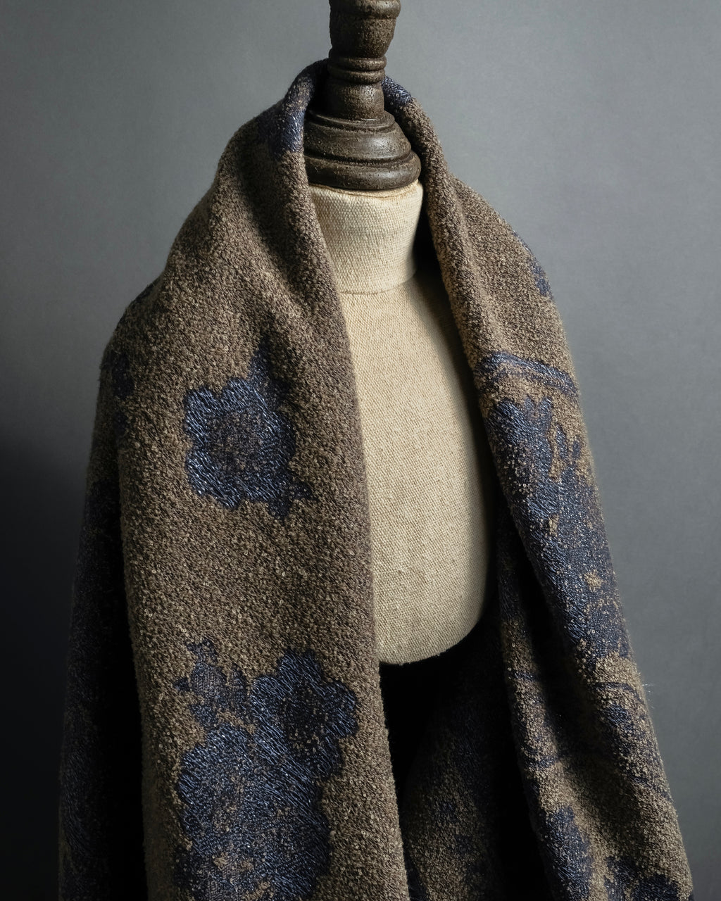 "BALENCIAGA" Large size lame jacquard weave stole