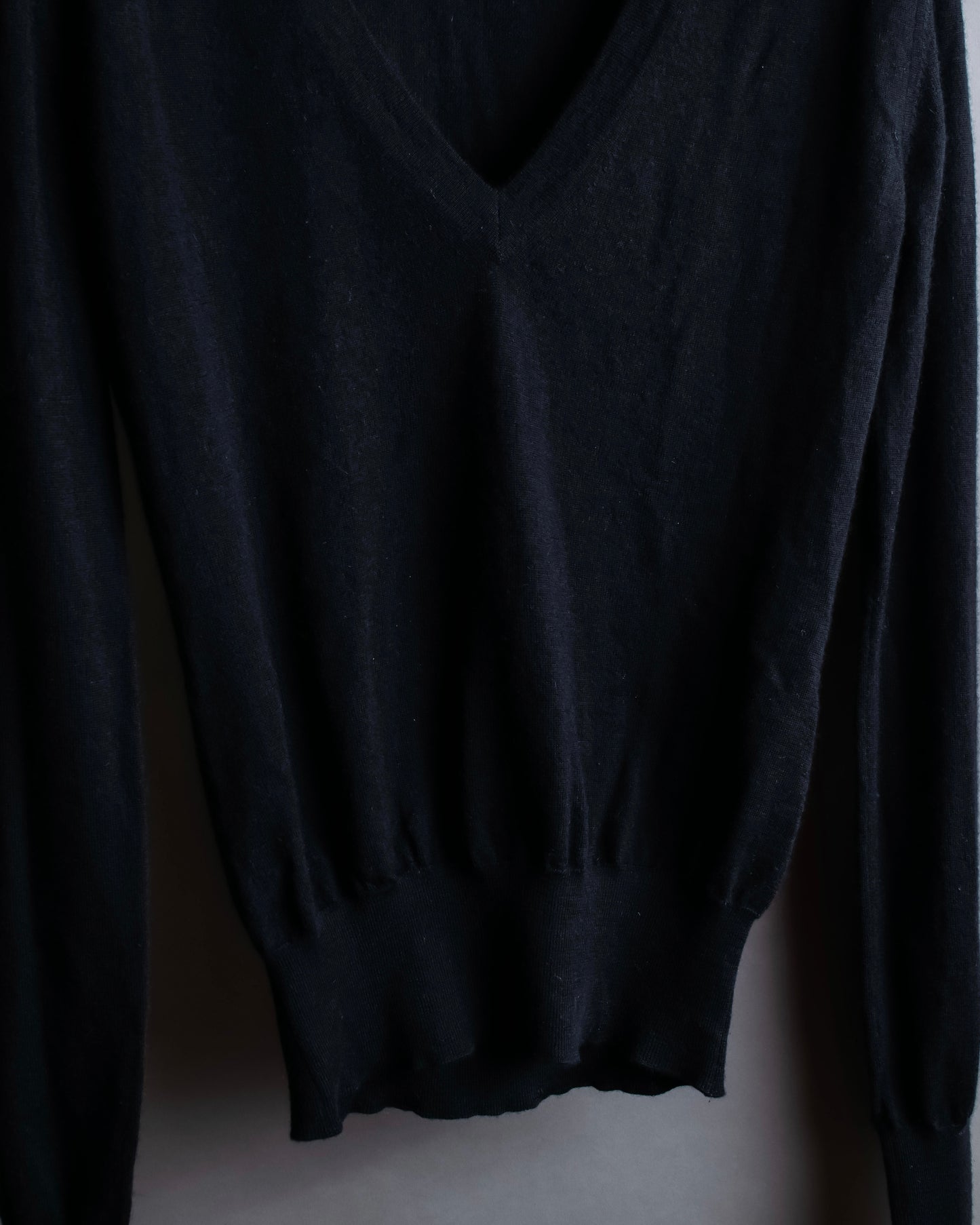 “Dolce&Gabbana”  100% cashmere V neck shape knit pullover