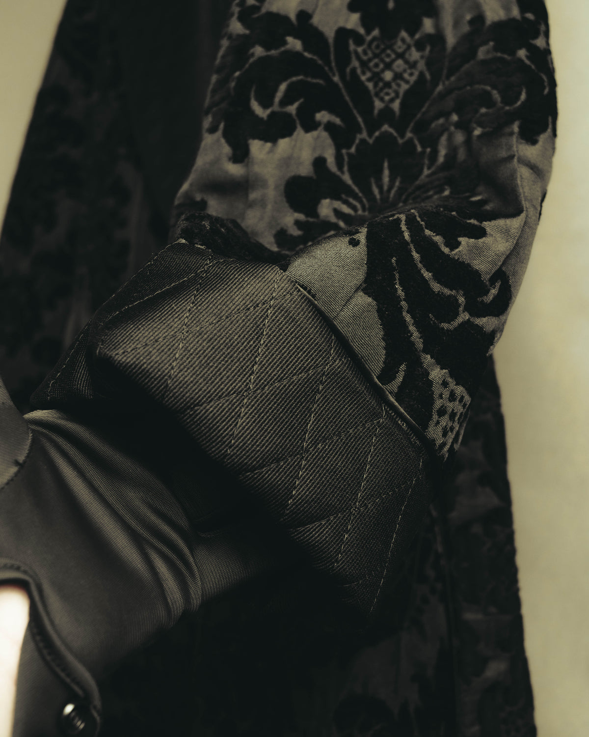 “DOLCE&GABBANA” Late 2010’s-early 2020’s Baroque jacquard belted robe coat