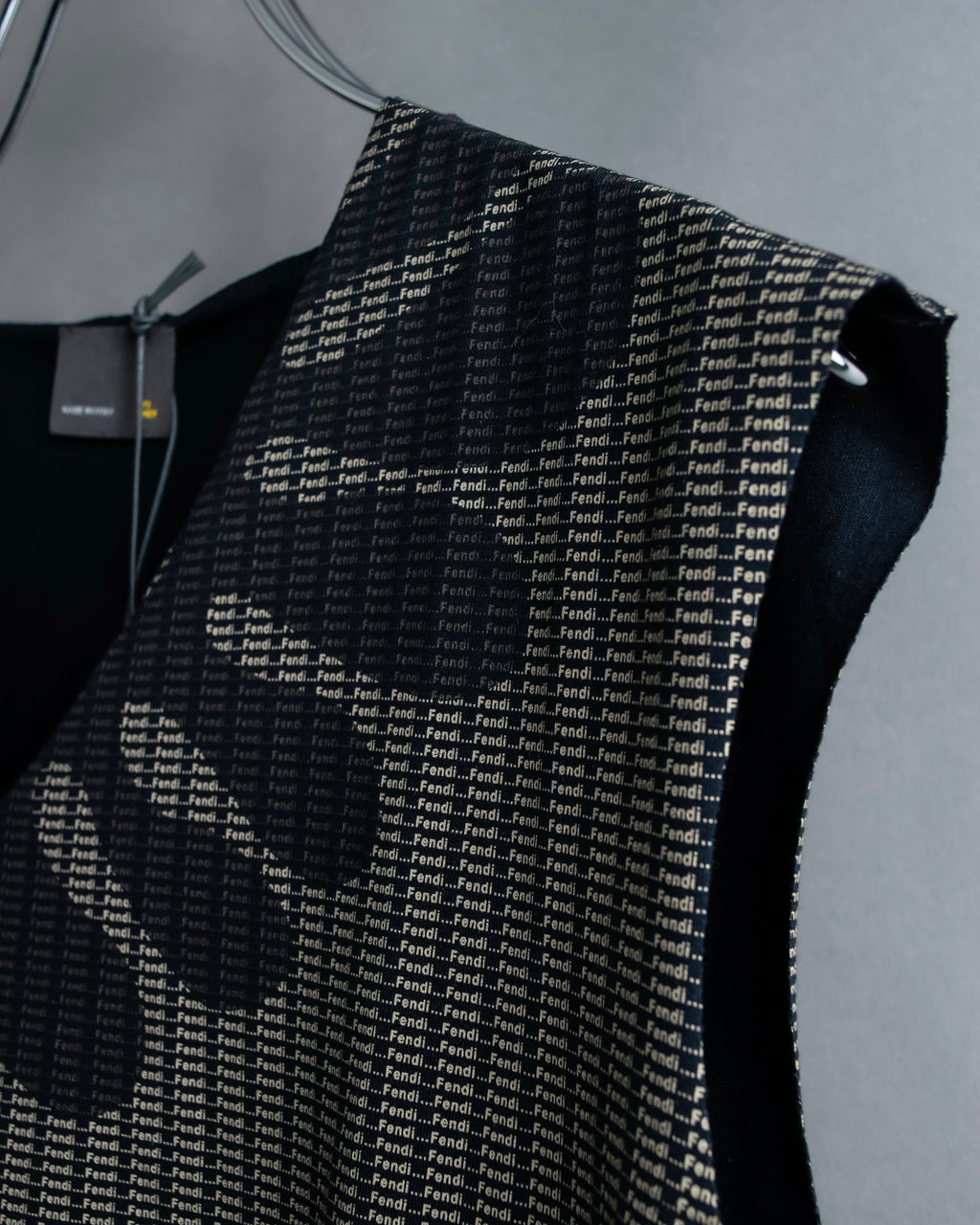 "FENDI" Logo print V-neck sleeveless top