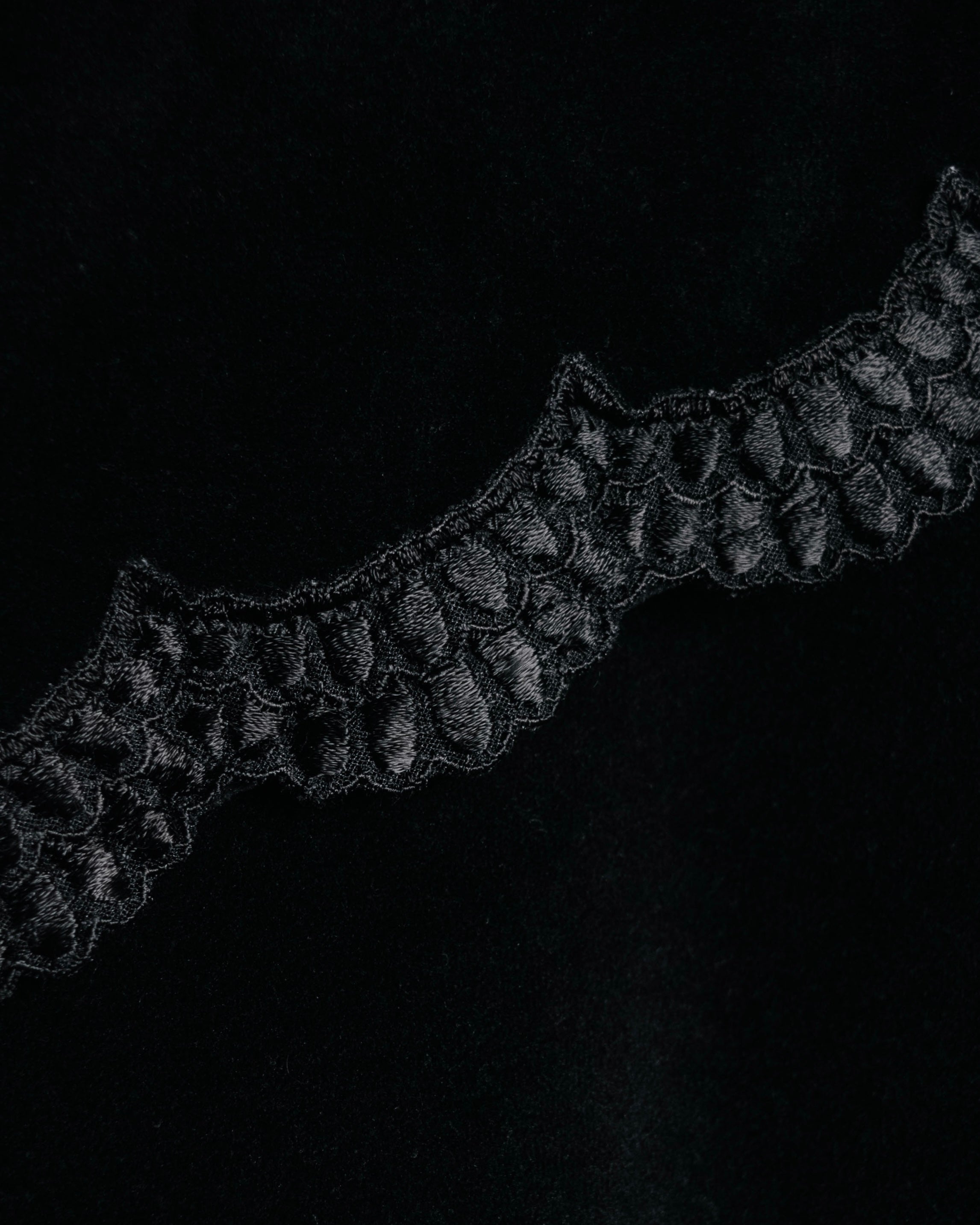 –SPECIAL– “Christian Dior”
80’s-90’s Velour lace trimmed robe coat