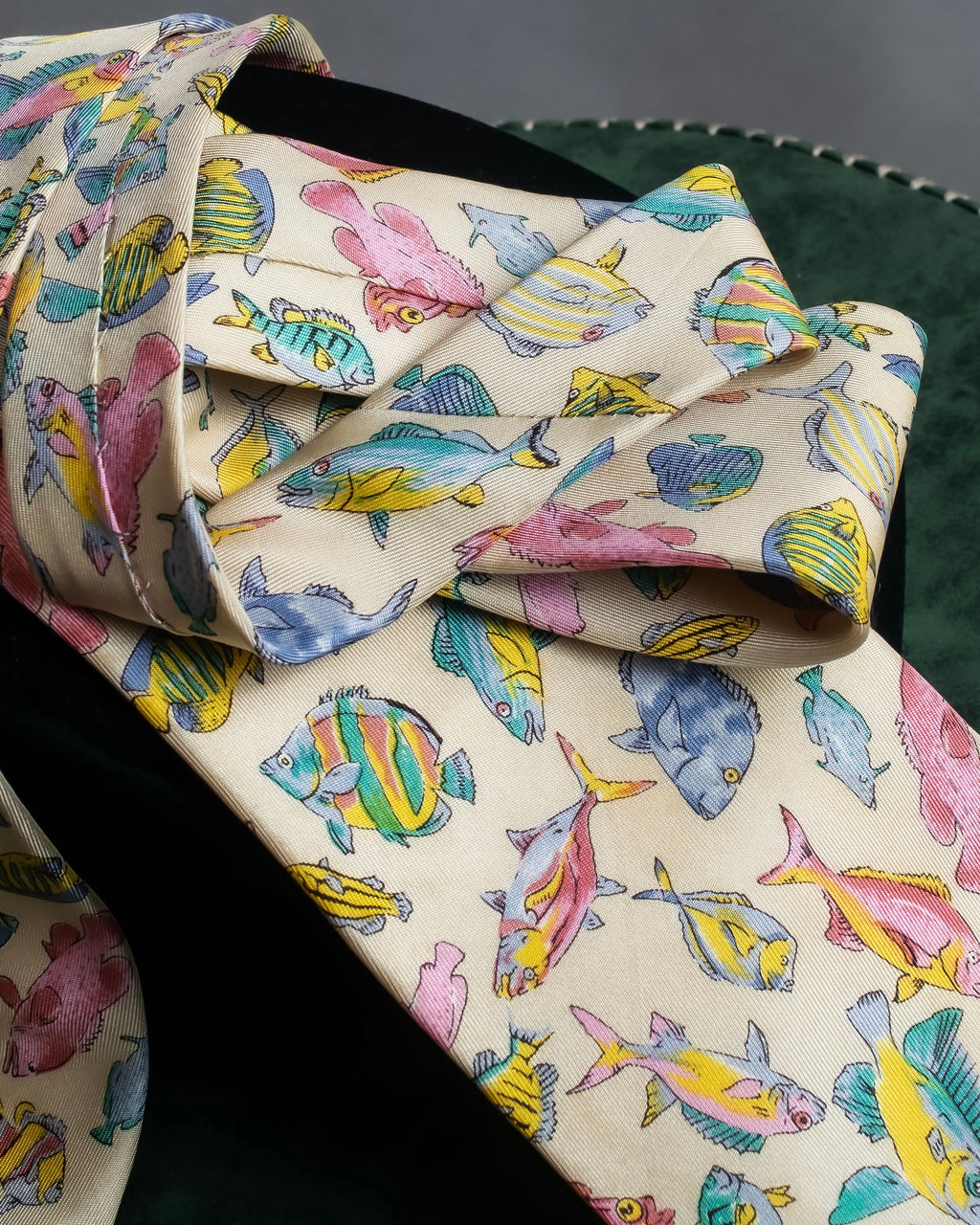 "GUCCI" Colorful fish motif silk neck tie