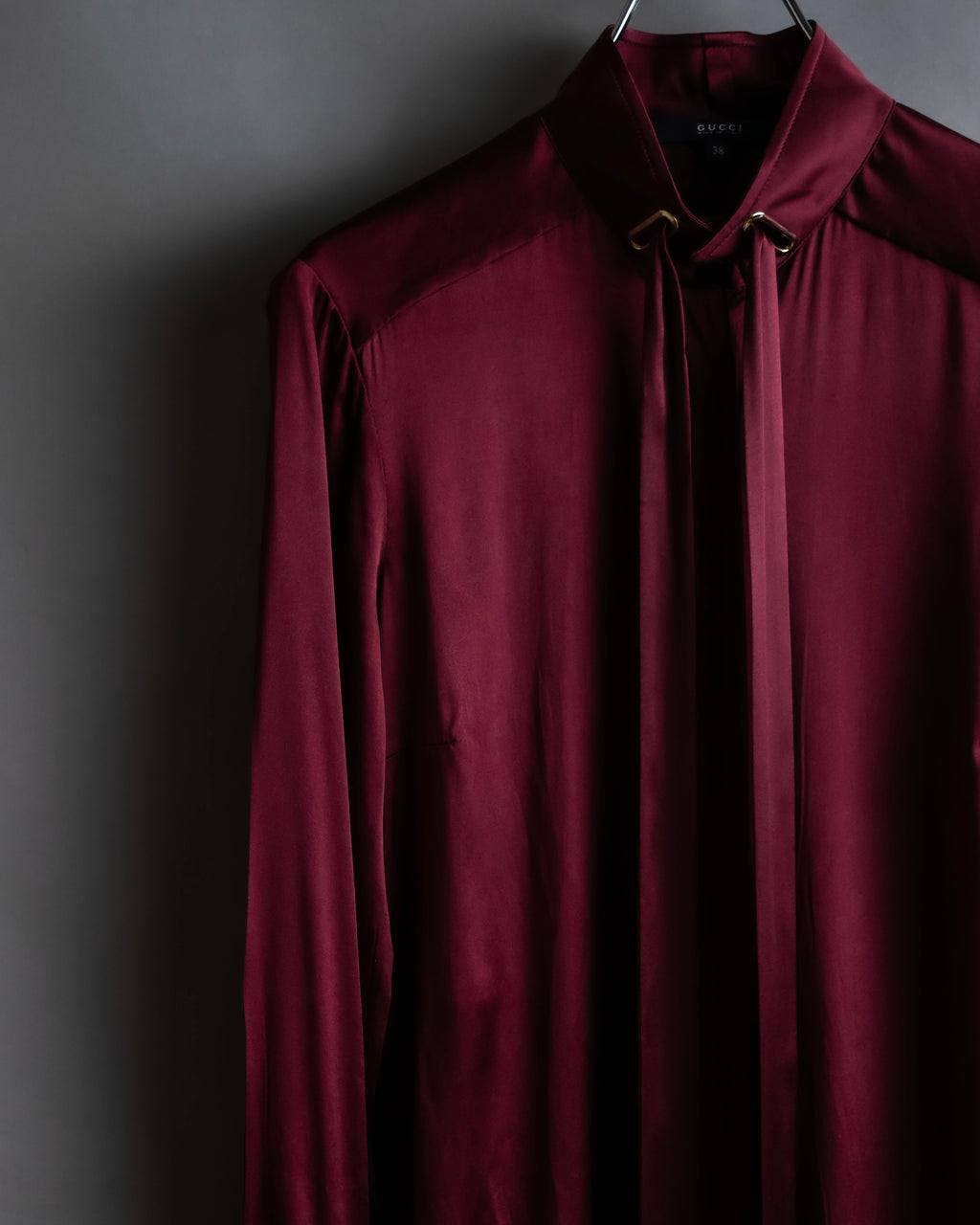 "GUCCI" Beautiful burgundy color silk bowtie shirt