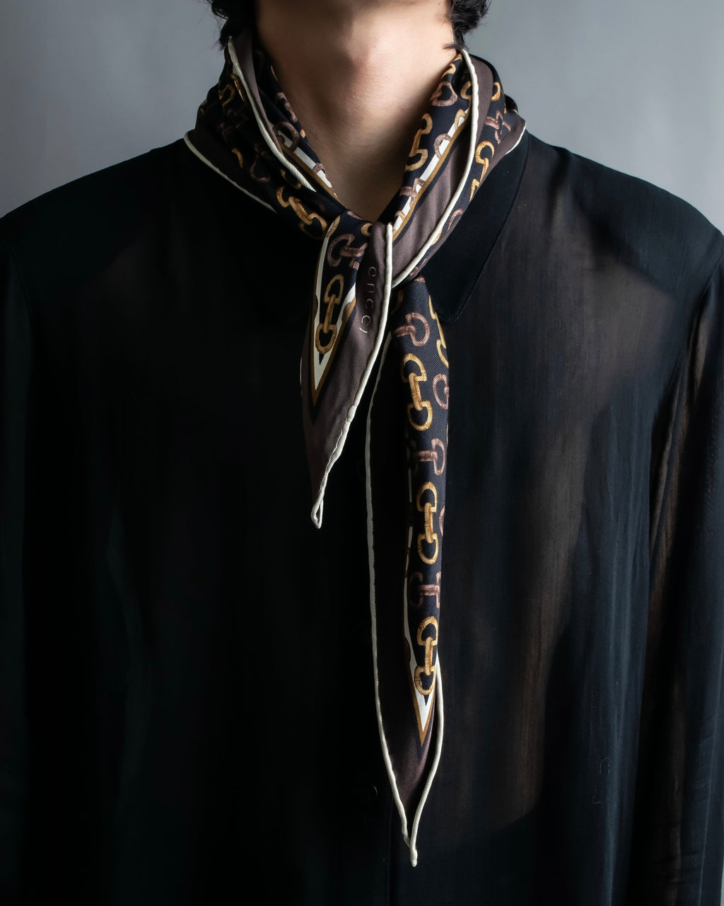 “GUCCI” Horse bit printed diamond scarf