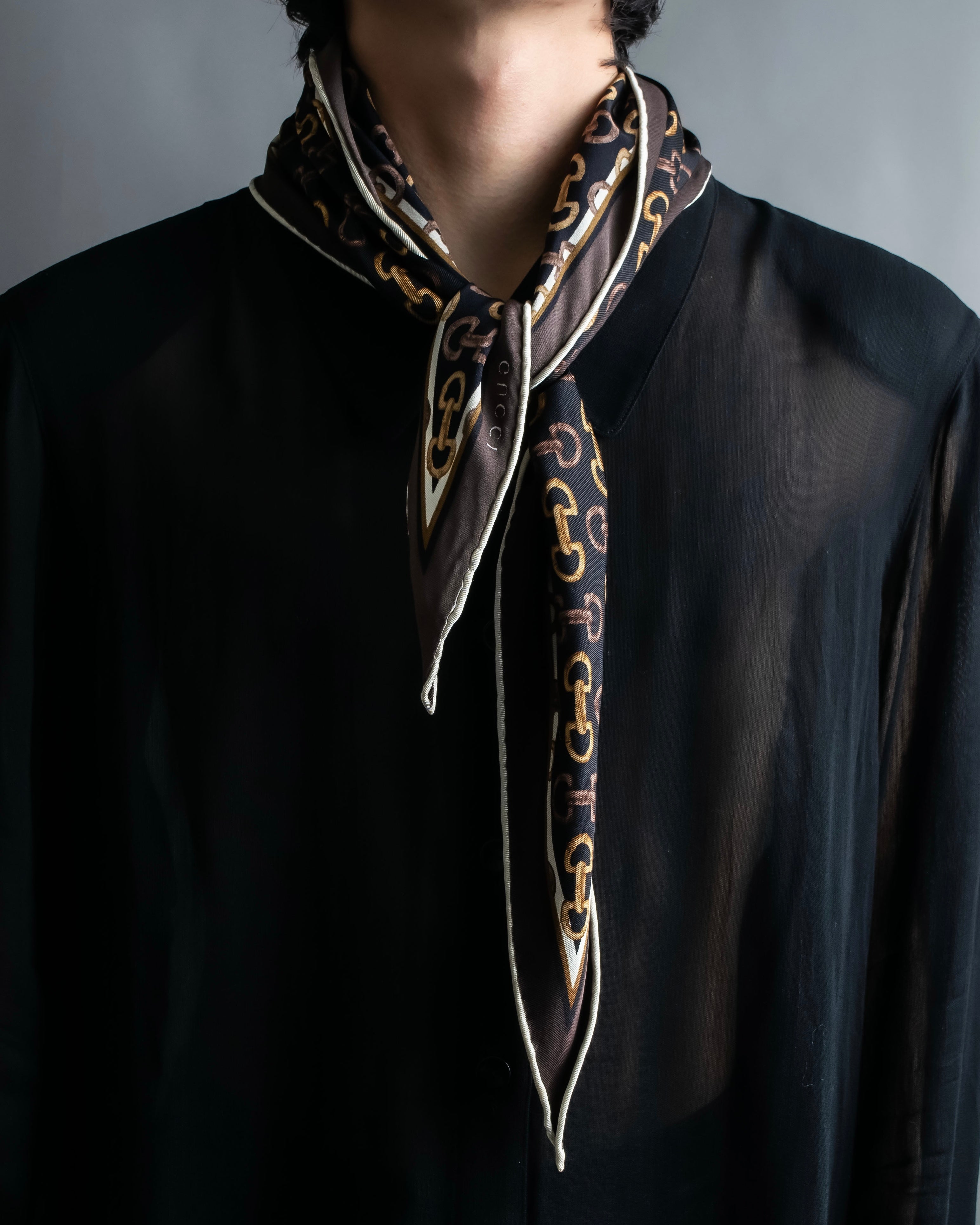 “GUCCI” Horse bit printed diamond scarf