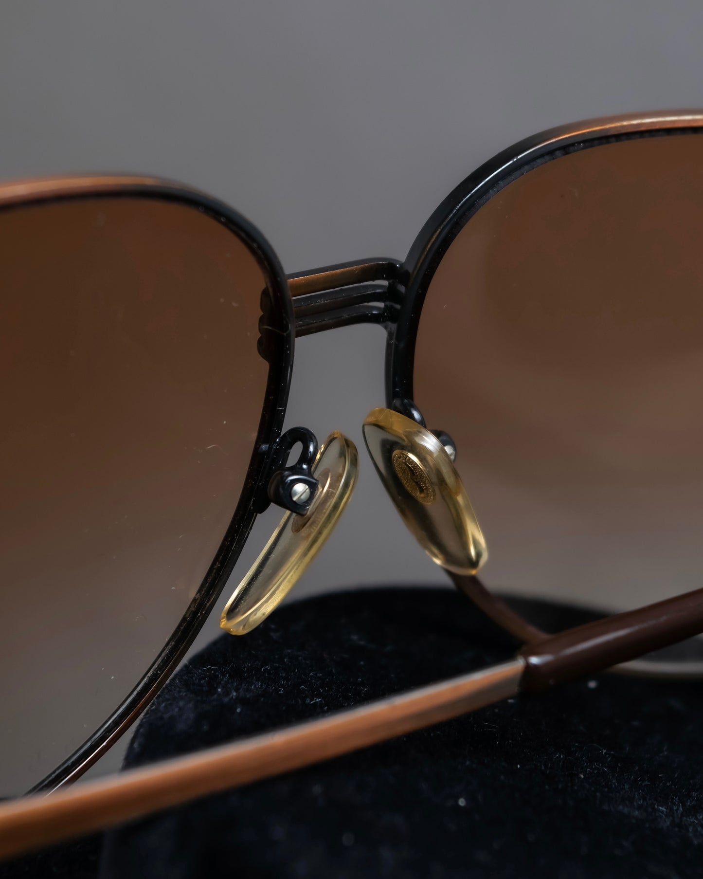 "YVES SAINT LAURENT" Thin metal temples round frame sunglasses