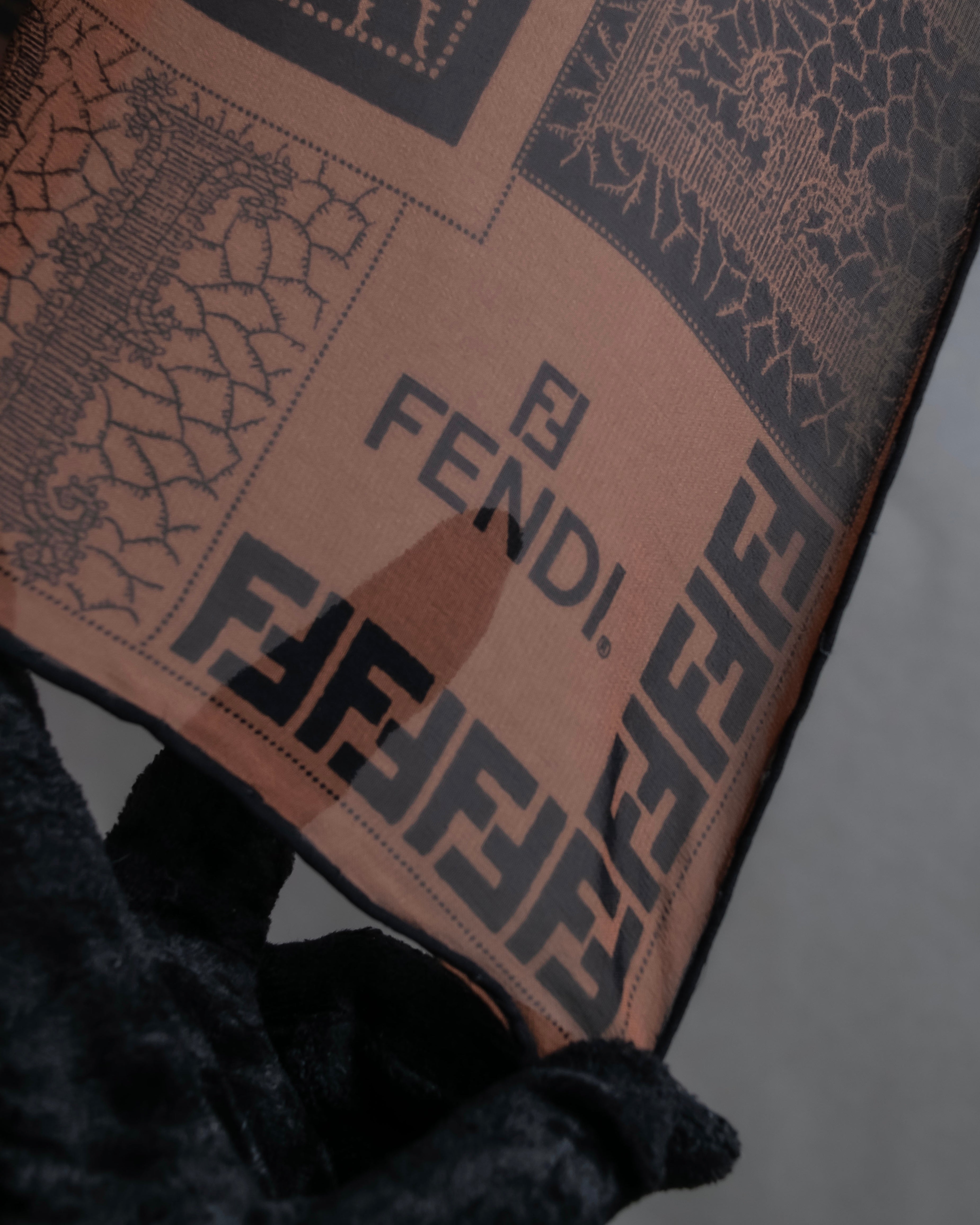 "FENDI" Logo engraved lace motif scarf
