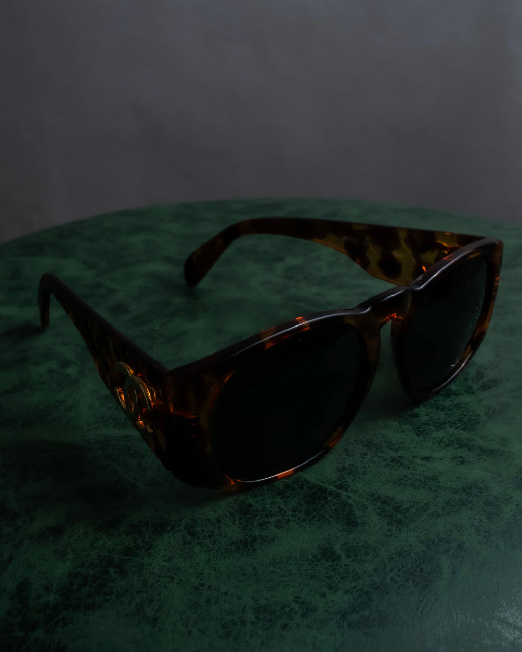 "CHANEL" Tortoiseshell embossed cocomark square sunglasses