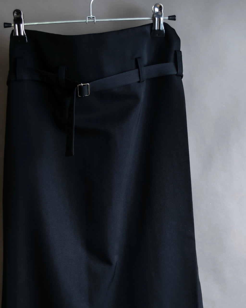 "Y's" Metal fitting belt design cutting maxi skirt