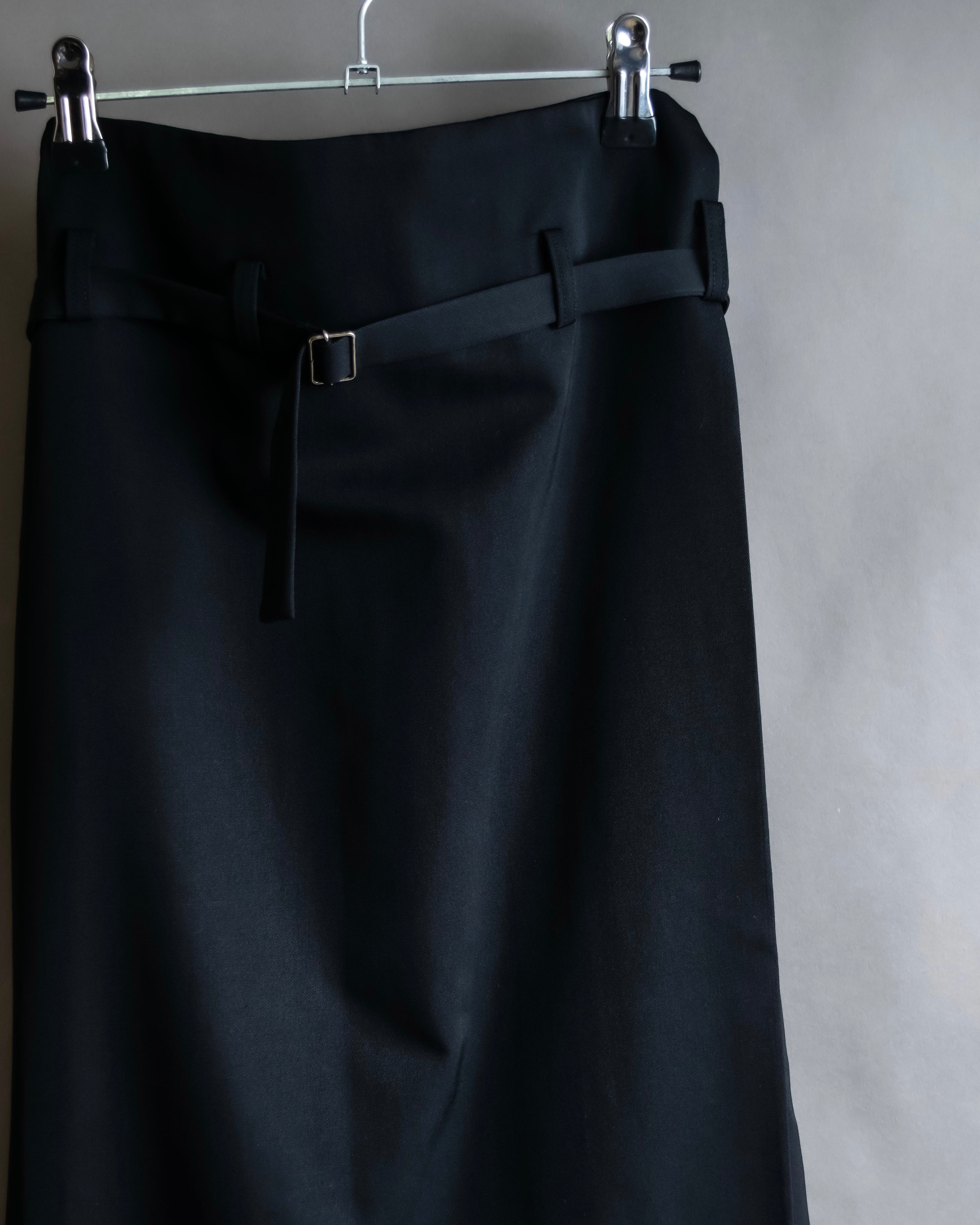 "Y's" Metal fitting belt design cutting maxi skirt