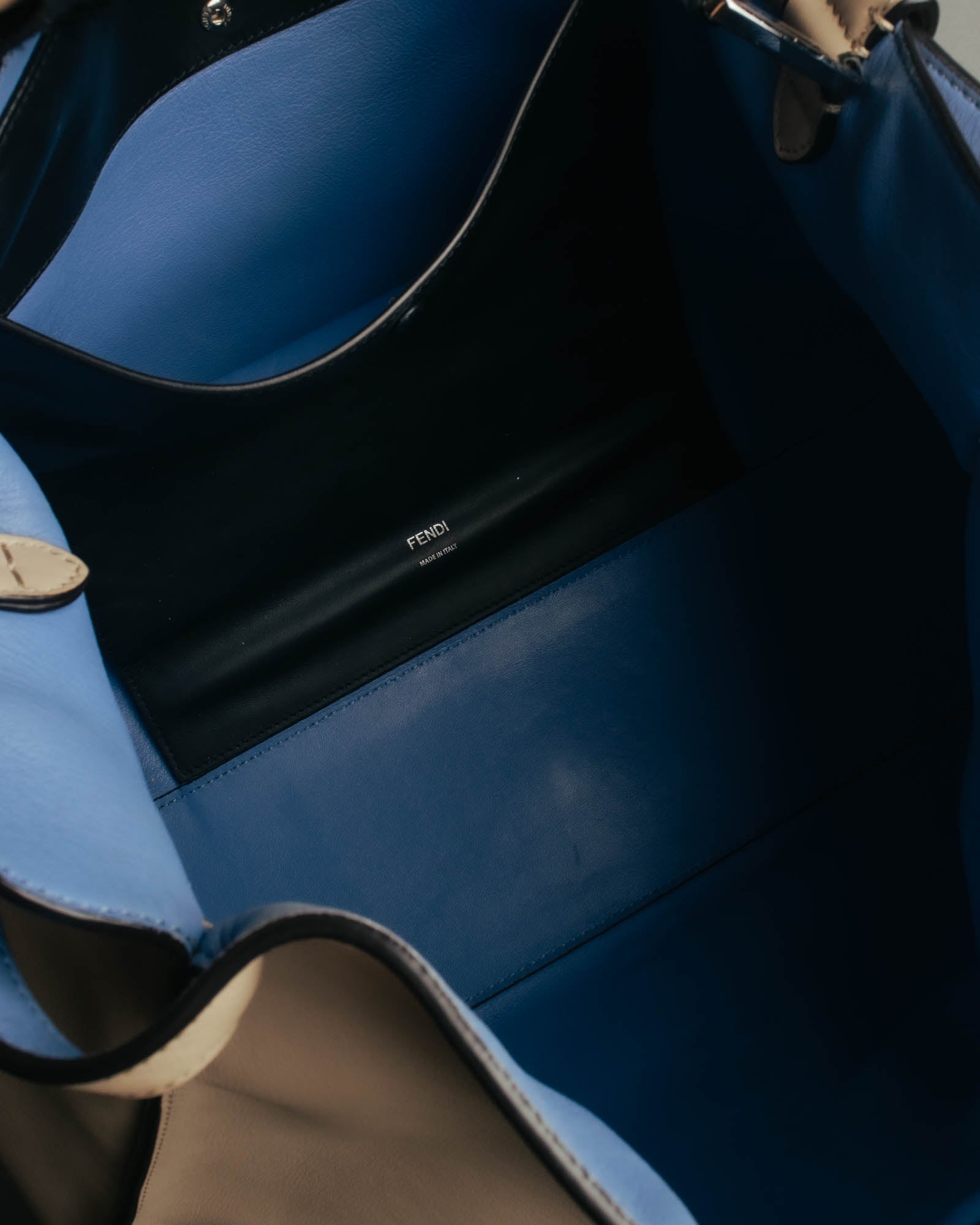 "FENDI" 2010's Soft leather peekaboo x lite handbag