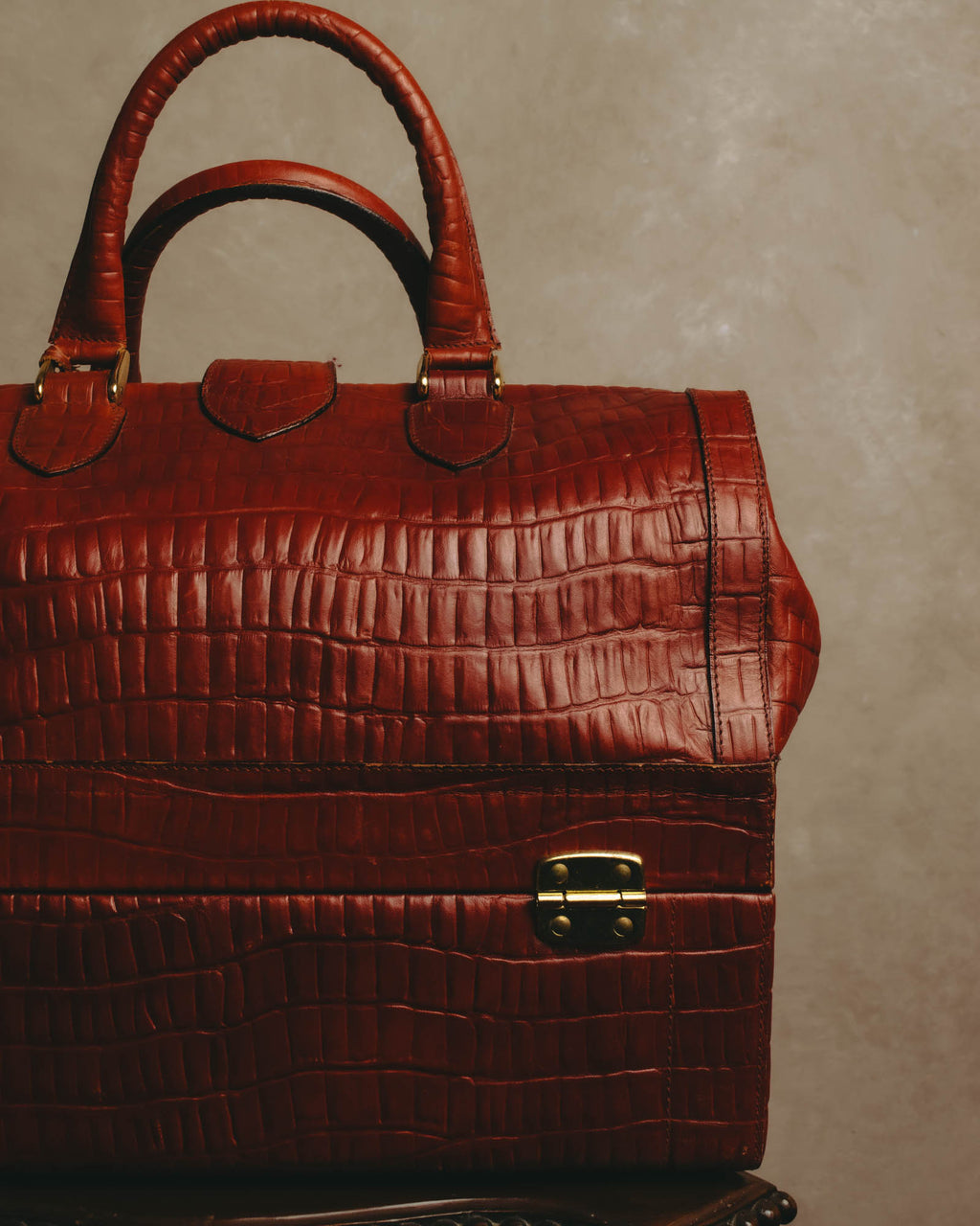 -SPECIAL- “Giorgio Armani” 90’s-00’s Crocodile embossed leather frame bag