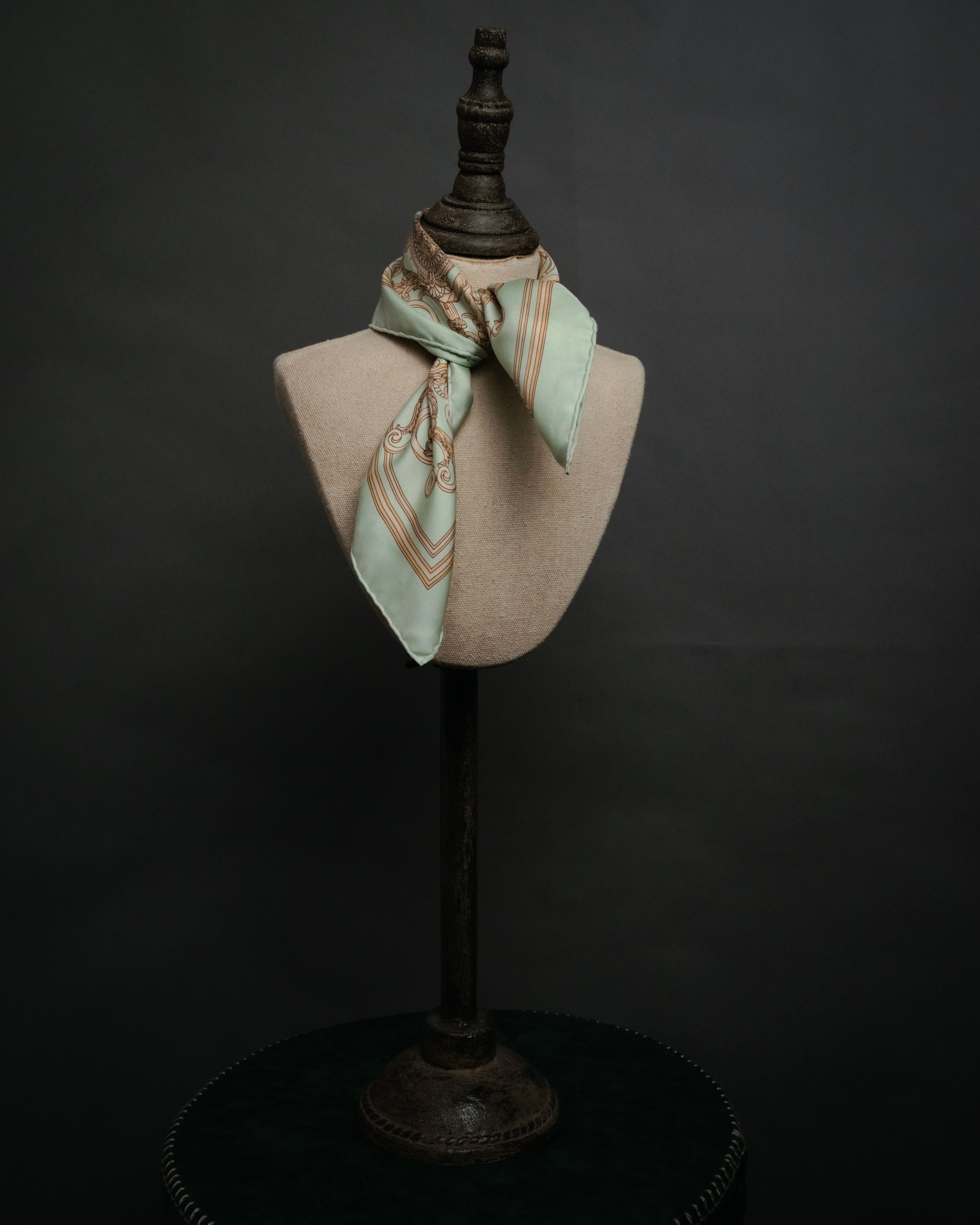 “HERMES” 90’s les tuileries silk twill carré scarf