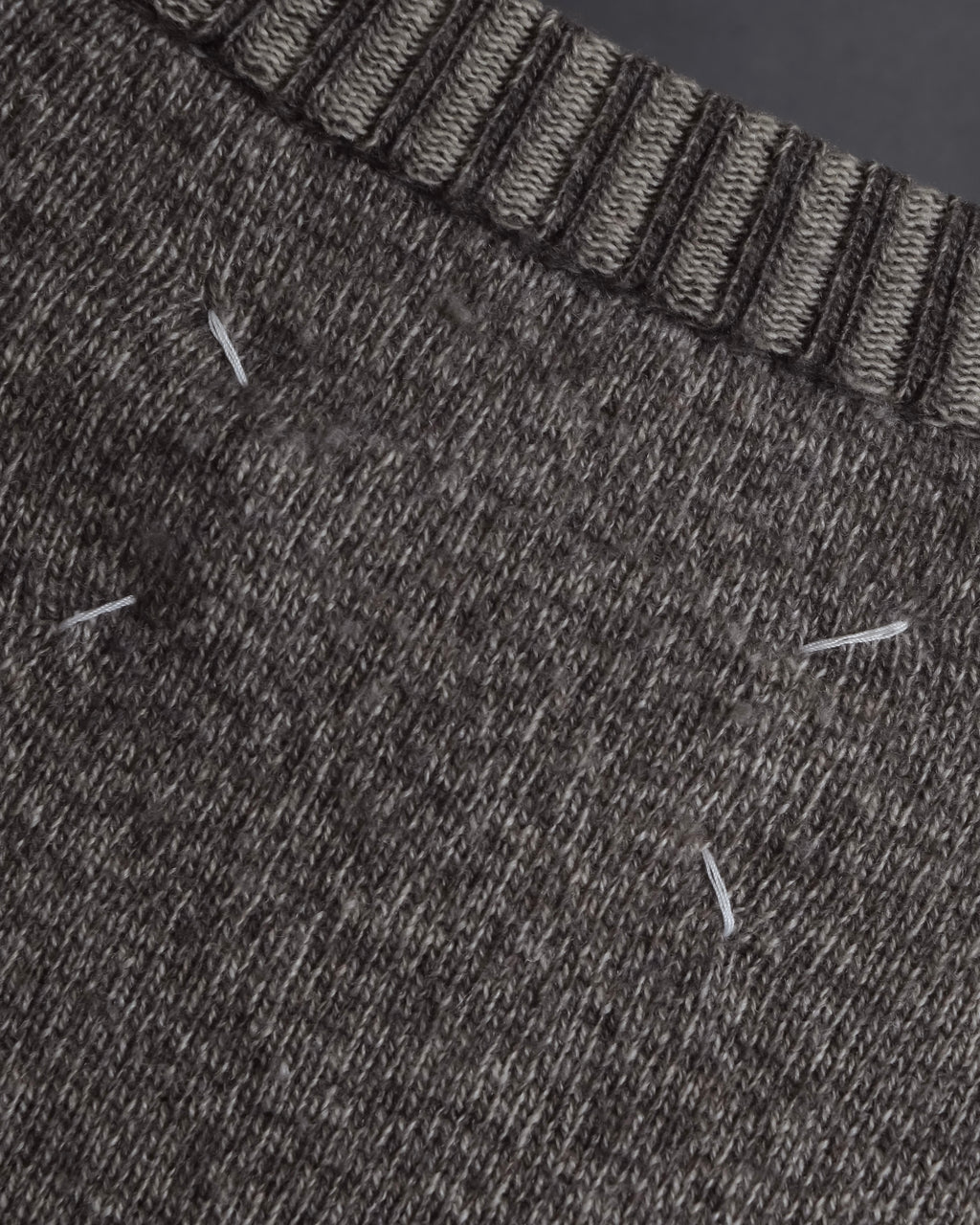 "MAISON MARGIELA" 13AW Patch accented low gauge wool cardigan