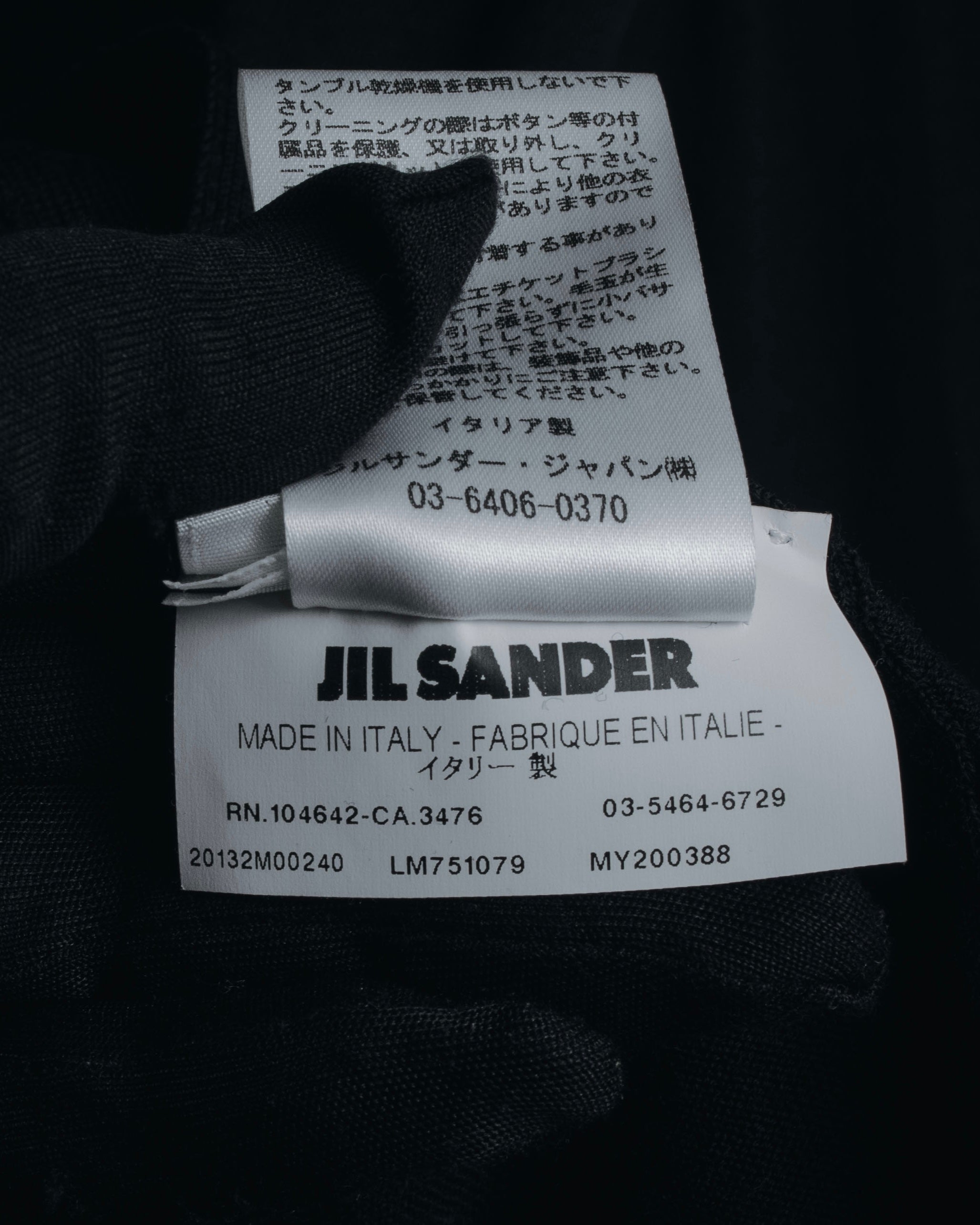 "JIL SANDER" 10’s minimalist satin covered buttons
wool cardigan