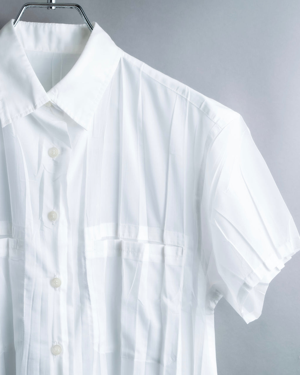 "ISSEY MIYAKE" Pleated short sleeve shirt