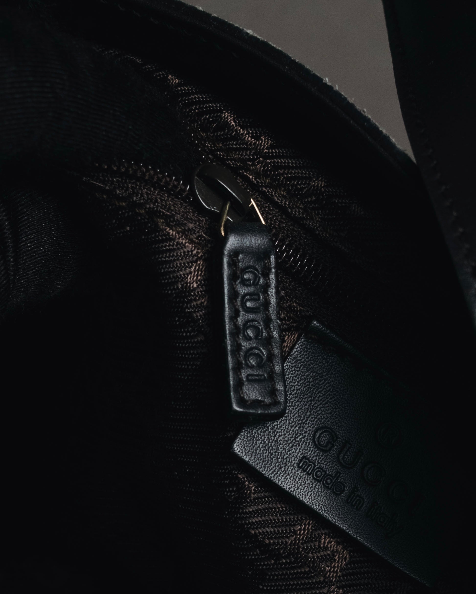 "GUCCI" 90’s-00’s suede piston-closure shoulder bag