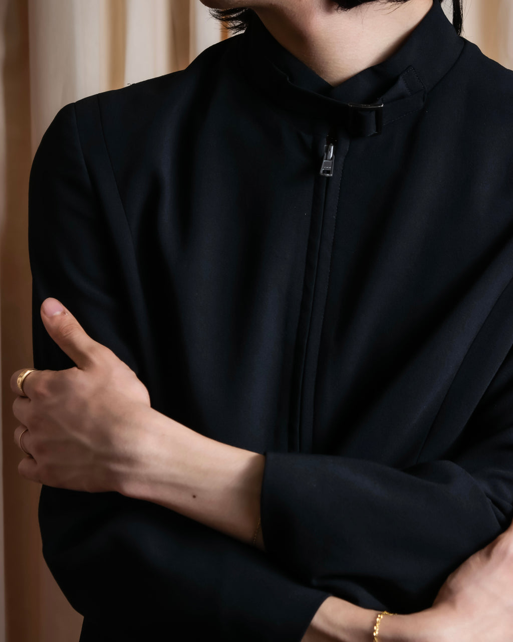“ISSEY MIYAKE” Chin belt designed stand collar jacket