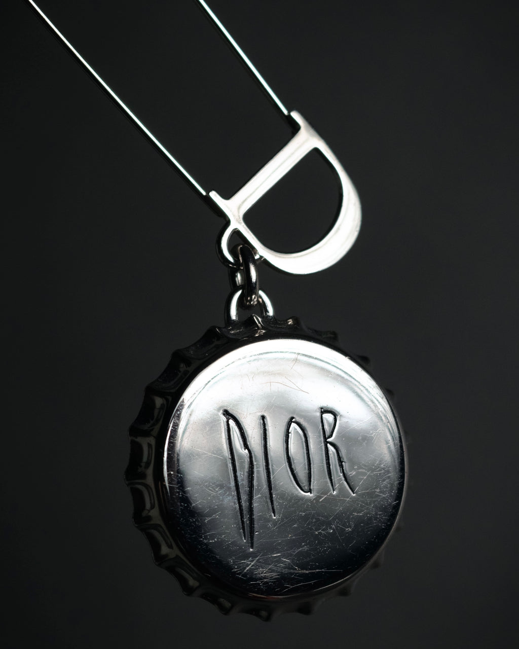 “DIOR” 2018-present Bottle cap pin brooch