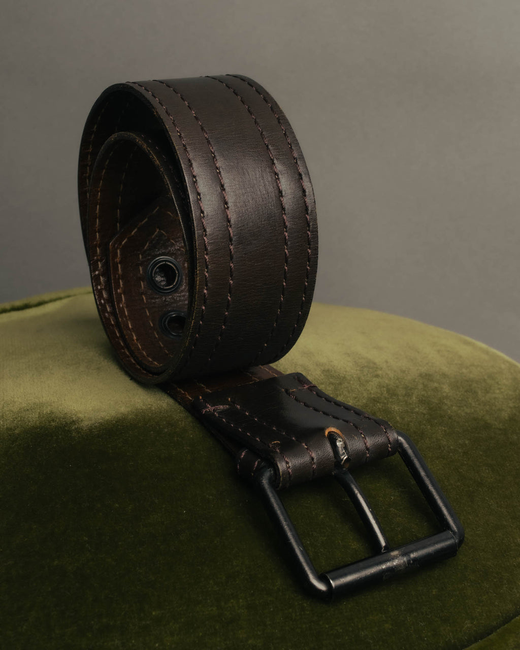 “Yves Saint Laurent” 00’s Wide eyelet leather belt