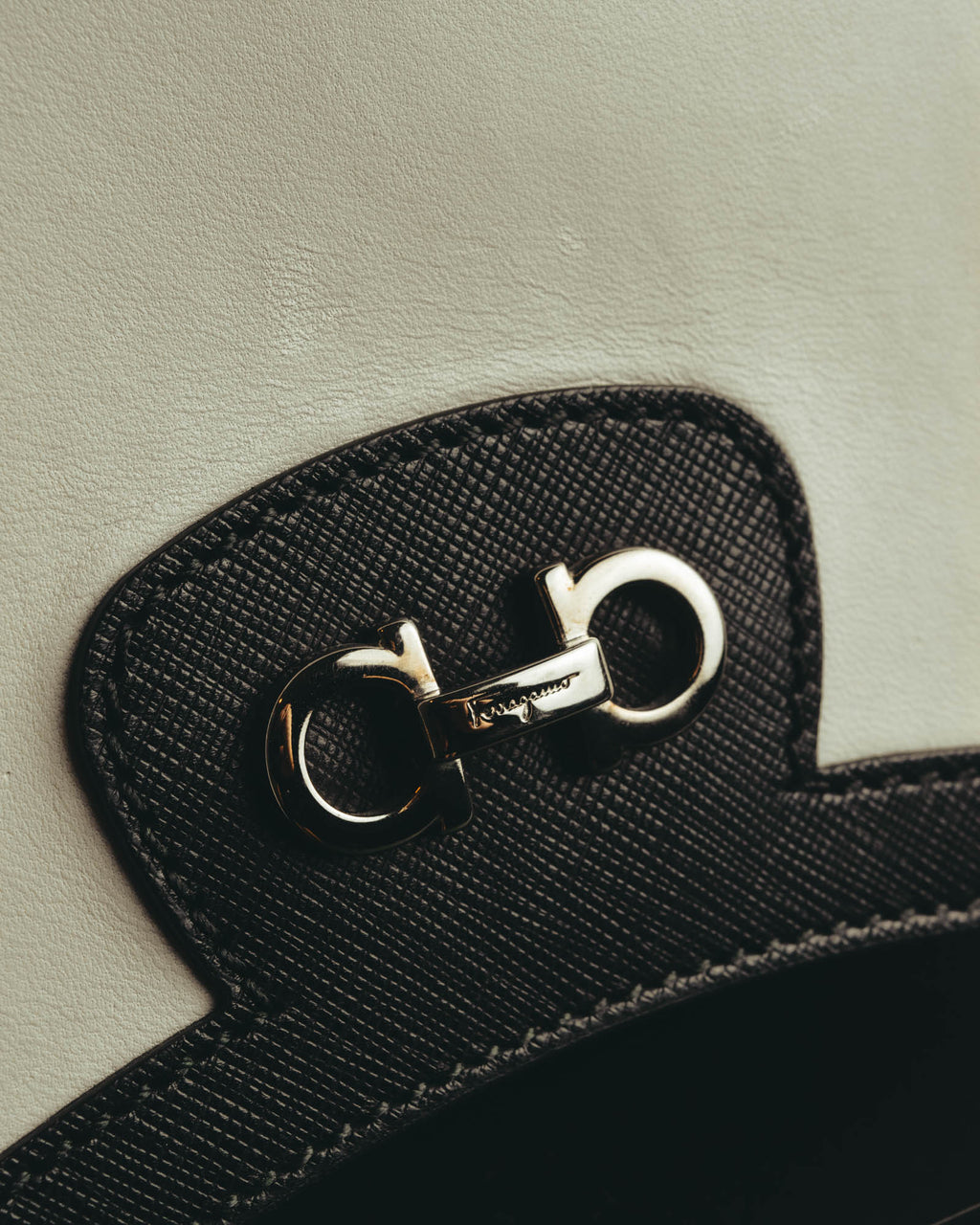 "Salvatore Ferragamo" 10's Bicolor leather chain shoulder bag